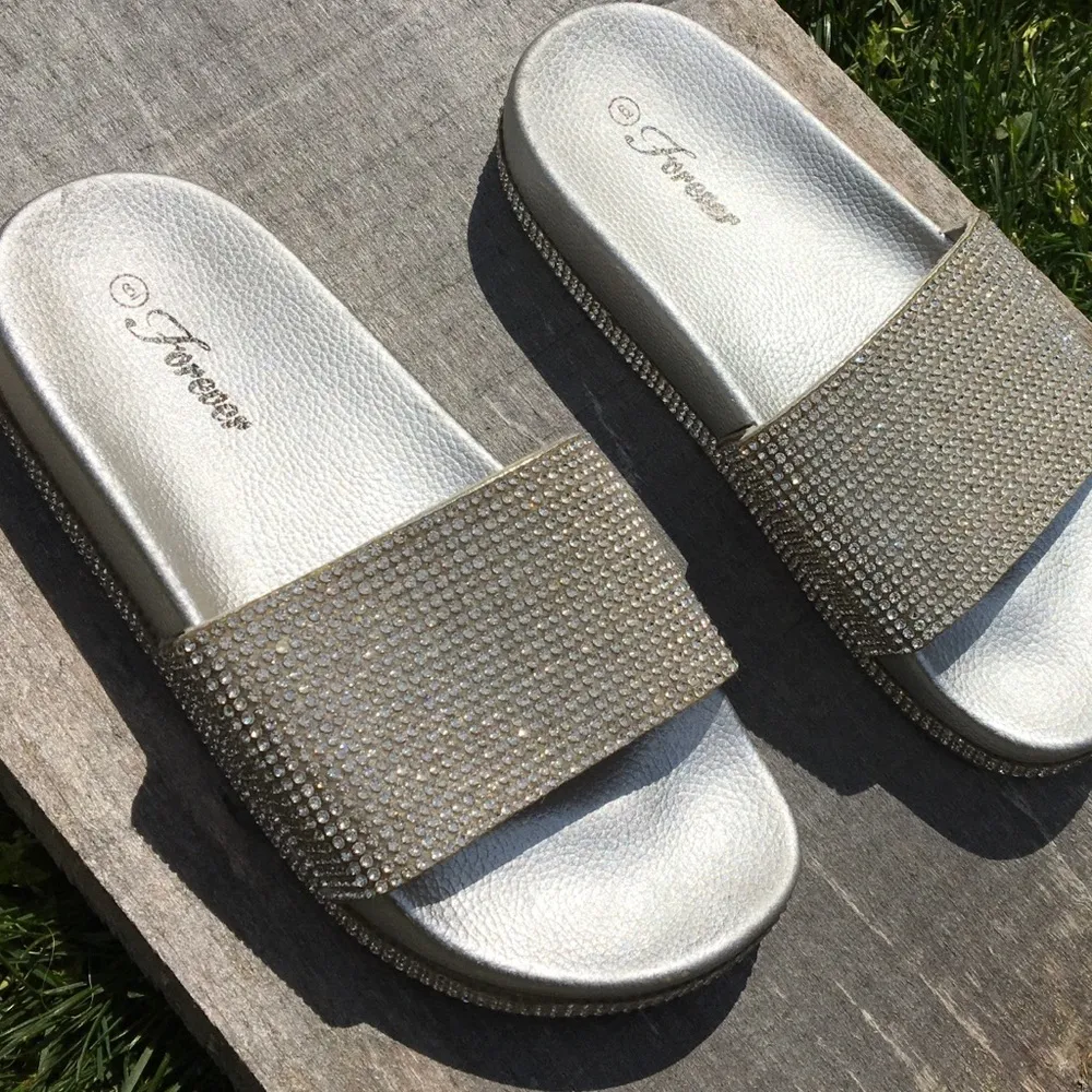 Forever Rhinestone White Slides Sandals Shoes 6 - Image 5
