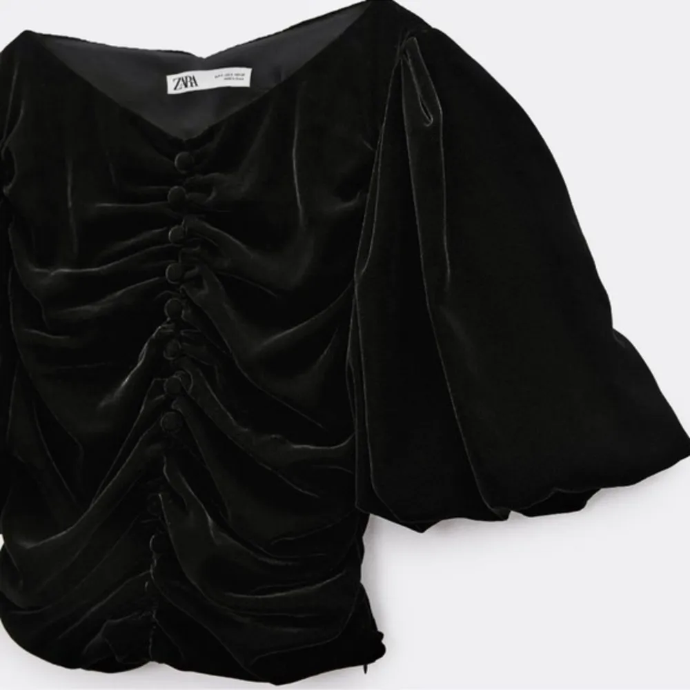 Zara NWT black velvet velour ruched gathered puff sleeve short sleeve top - Image 6