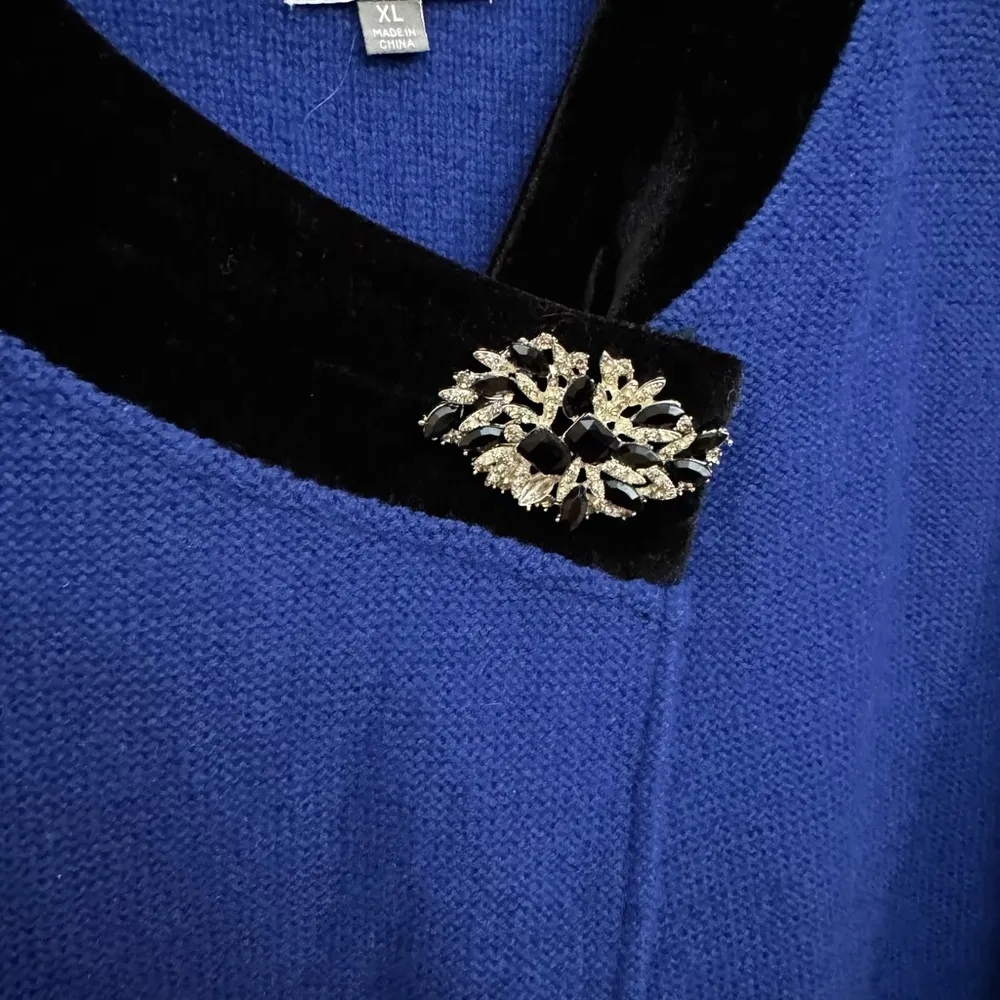 JM Collection velvet trimmed wool sweater cape size XL - Image 2