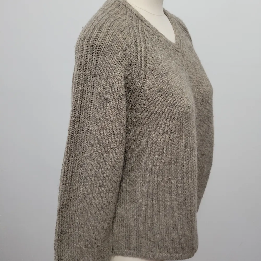 Cabelas taupe wool blend vneck sweater size large - Image 3