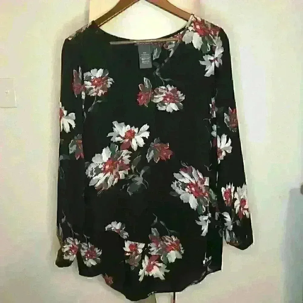 Chelsea & Theodore black floral long sleeve tunic Sz‎ M Size M - Image 2