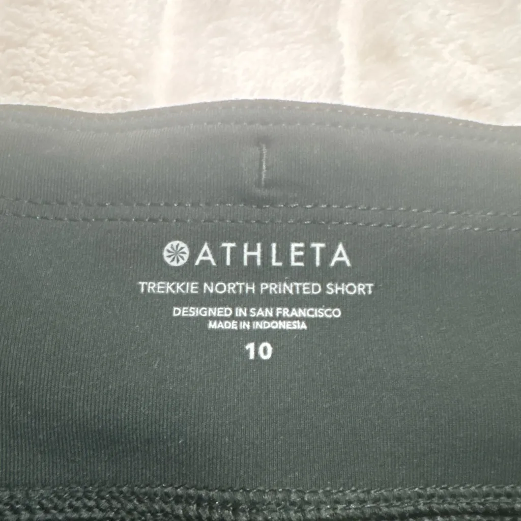 Athleta Trekkie North Printed Terra Firma Shorts - Image 4