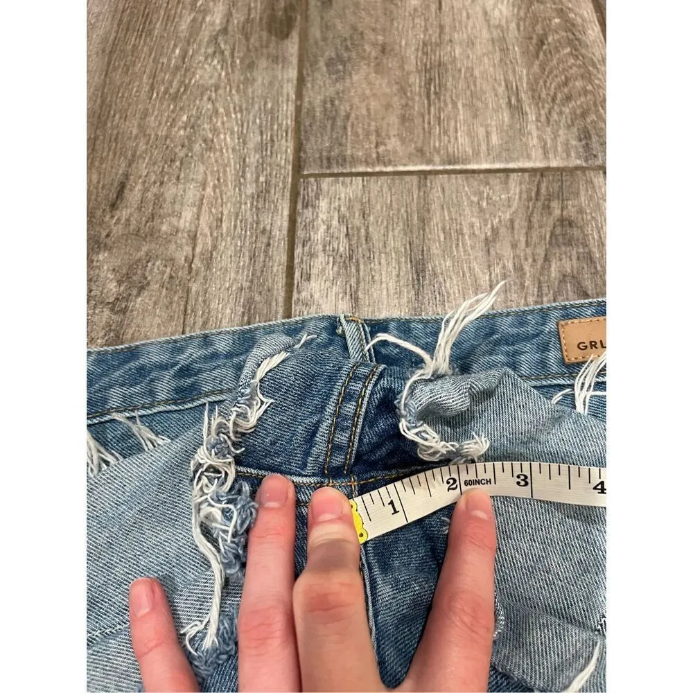 GRLFRND  REVOLVE DISTRESSED SHORTS SIZE 27 - Image 6