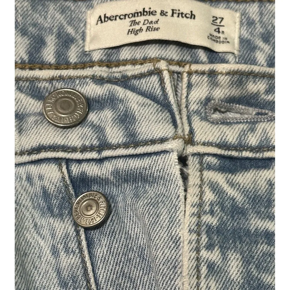 The Dad High Rise Distressed Light Wash Jeans Women 27/4 EUC - Image 4