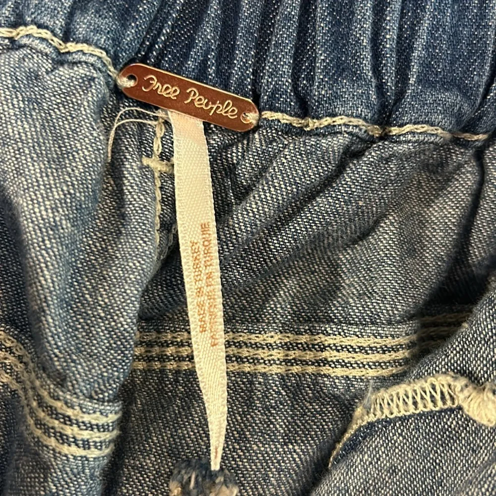 Free People Chloe Style Mom Jeans Button&Zip W/Elastic back. Pockets Med-EUC - Image 4