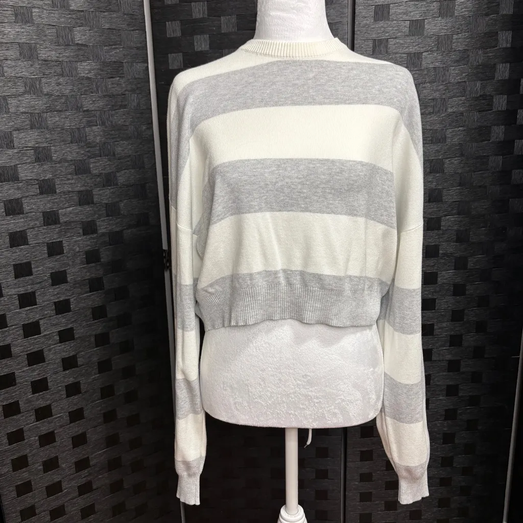 Garage Cropped Sweater Womens P/S Gray White Cozy Minimalist Scandi-Inspired Y2K - Image 2