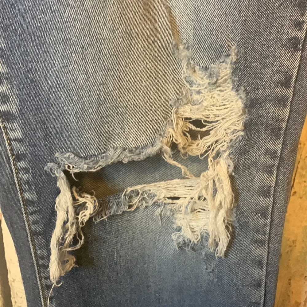 KanCan Distressed Medium-Wash Jeans Size 28/9 - Image 7