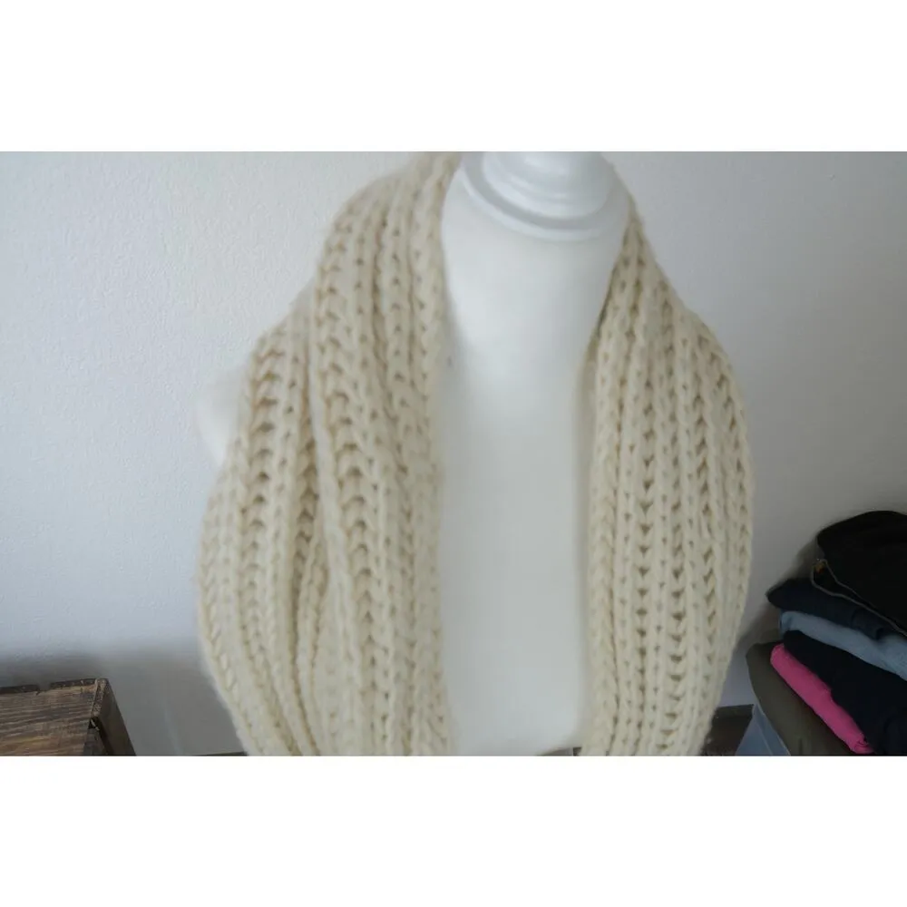 Womens Super Chunky Fisherman Knit Cream Circle Infinity Wrap Scarf White - Image 2