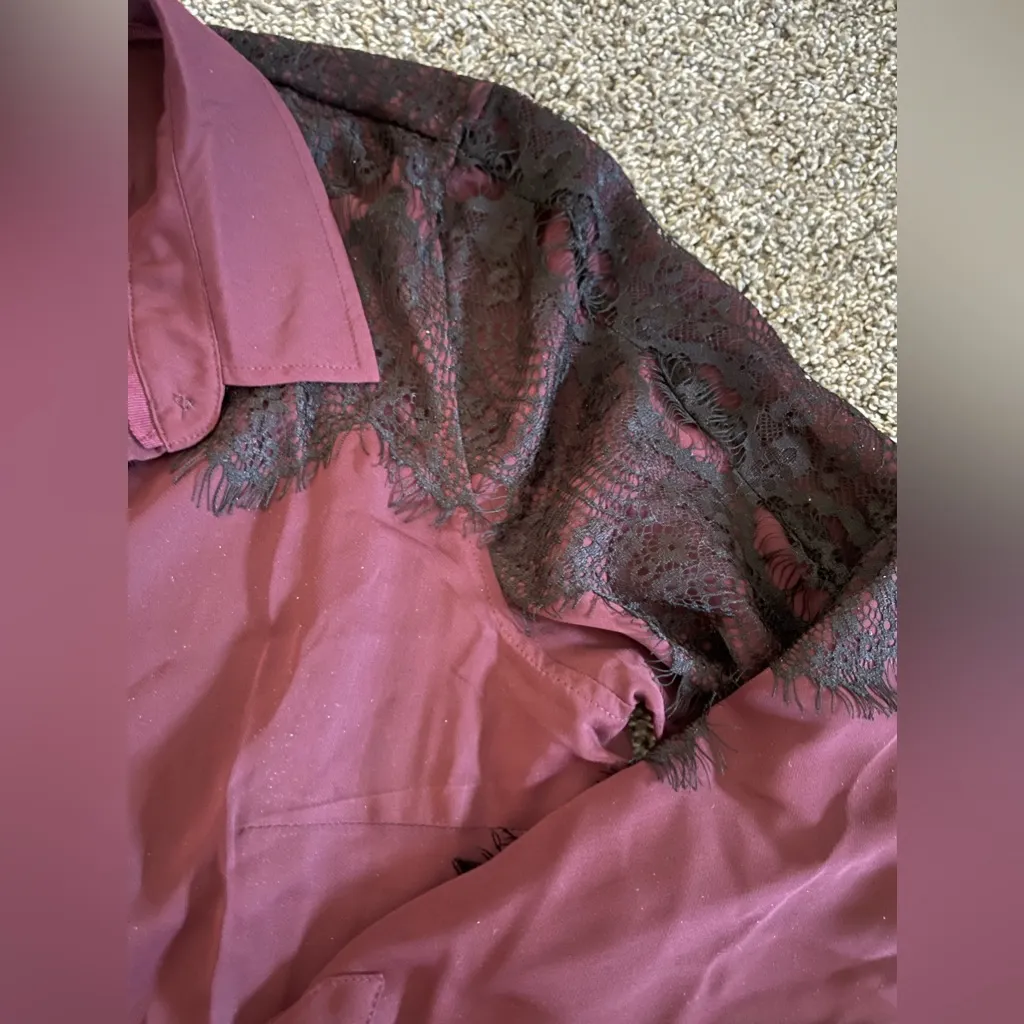 Isaac Mizrahi Live Burgandy Lace Applique Button Front Long Sleeve Blouse Top M - Image 4
