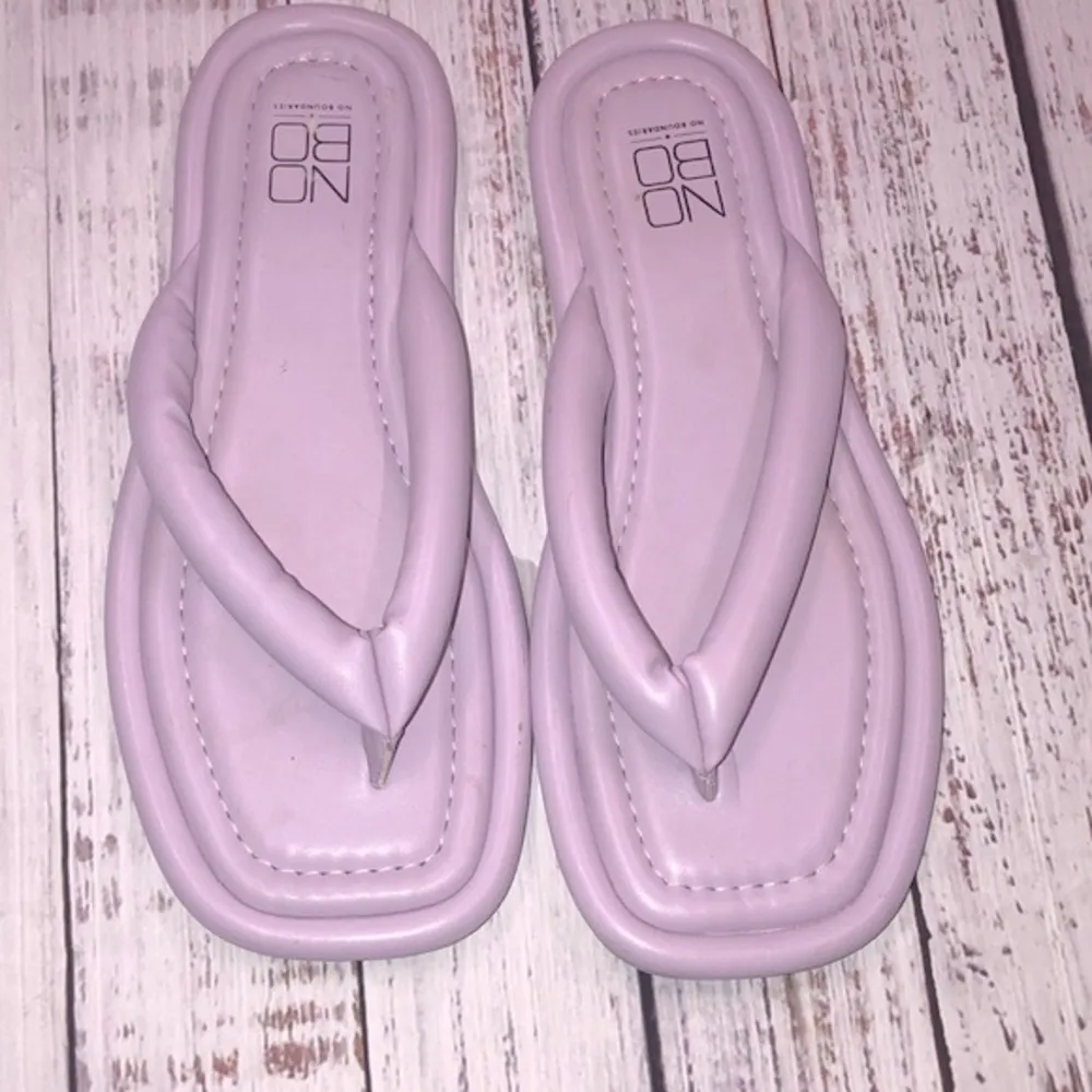 No Boundaries  lavender flip flops size 8 - Image 2
