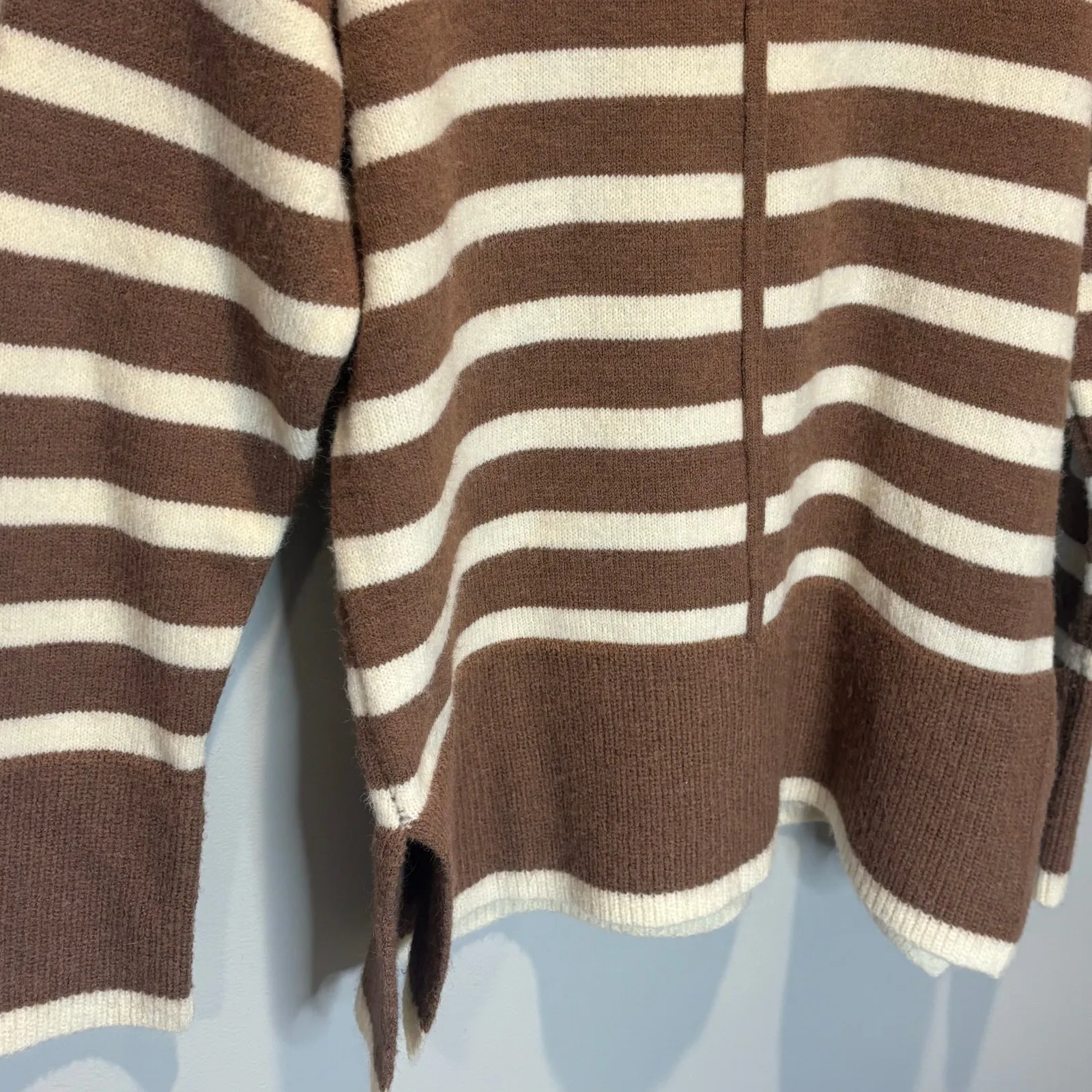 Line and Dot Striped Turtleneck Sweater - size Medium - Image 4