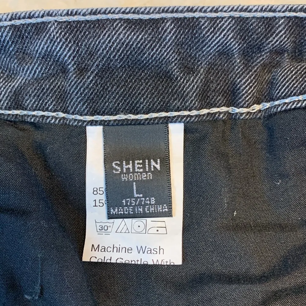 Shein black floral embroidered short sz L festival summer concert preppy girly - Image 3