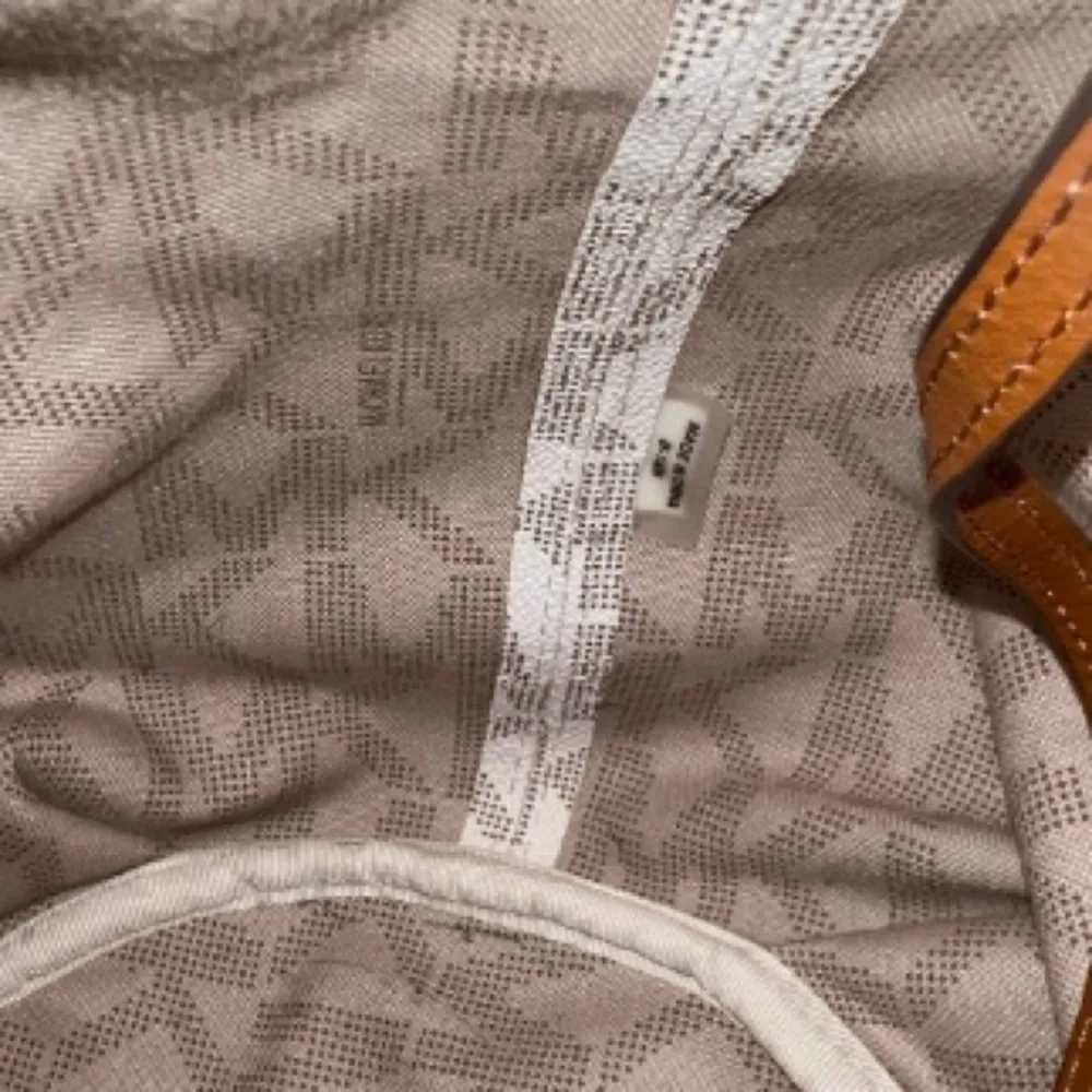 Michael Kors Bucket Bag in the beige monogram print. - Image 8