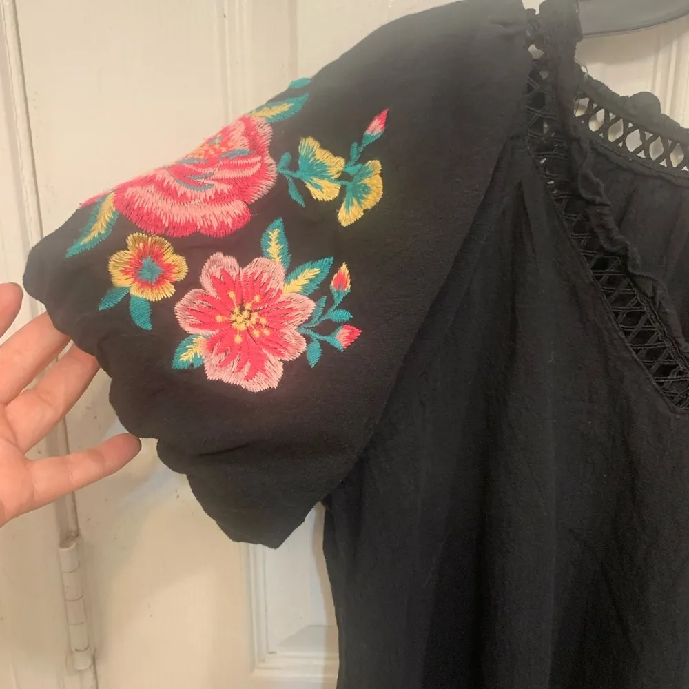 Savanna Jane Puffed Embroidered Sleeves Linen Blouse 1174 Black - Image 4