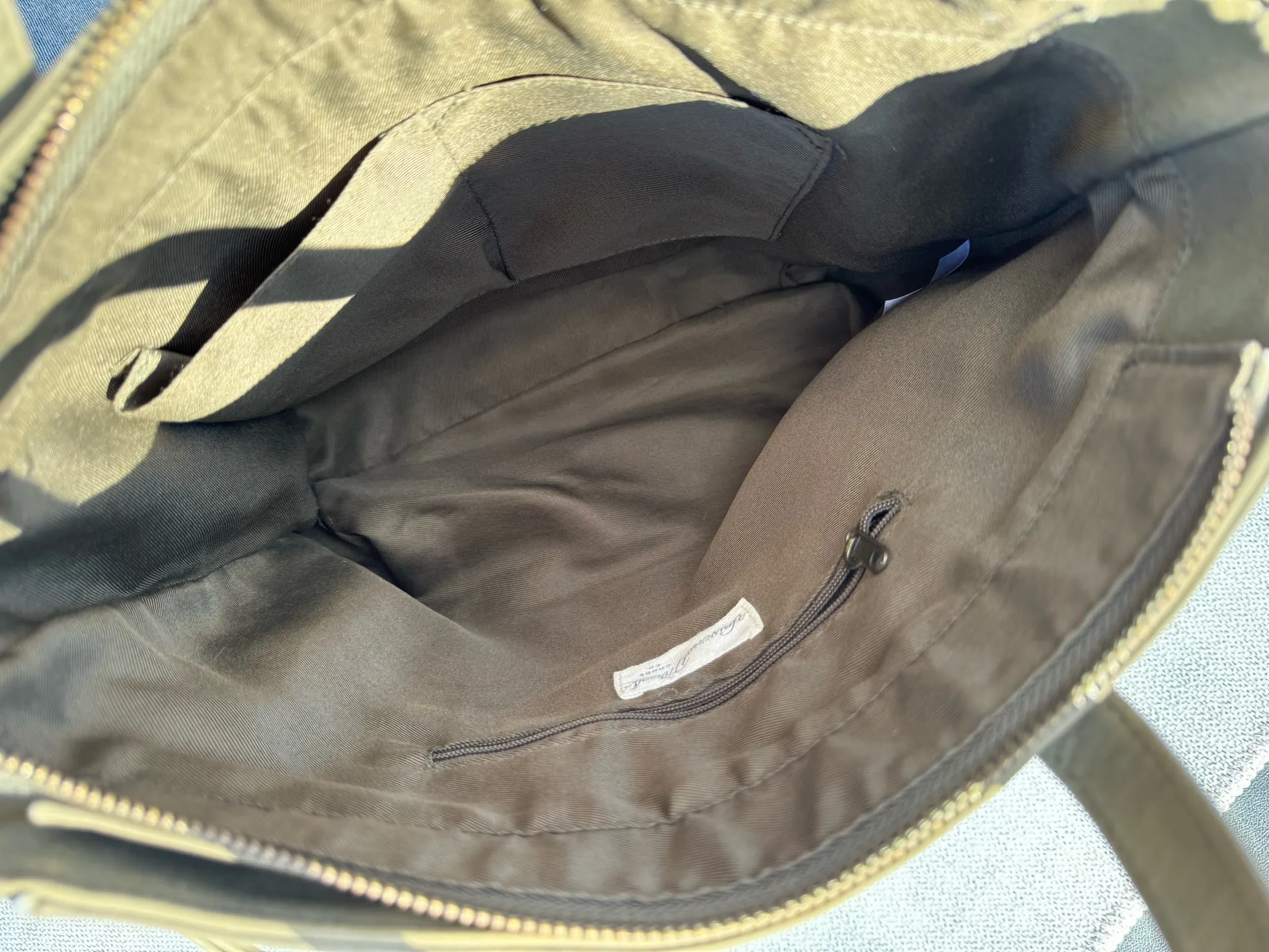 Universal Thread Olive crossbody bag - Image 3