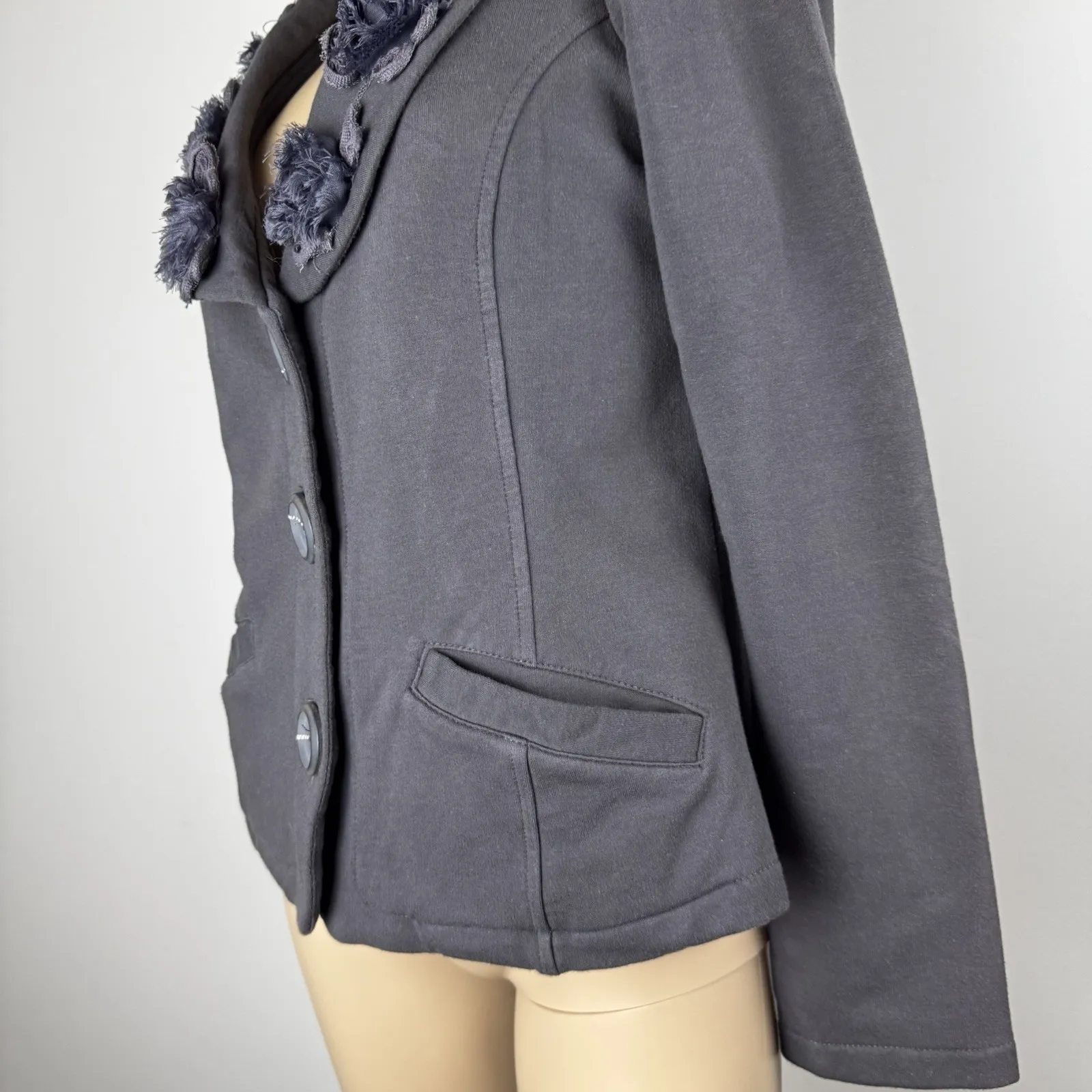 Nick & Mo Women's Sz S Buttoned Jacket Blazer Gray Flowered Appliqué Collar - Image 9