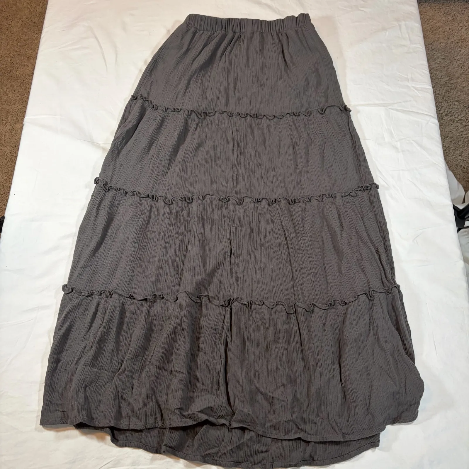 Hollister womens ultra high rise gray maxi skirt.  Size XS, peasant, boho, flowy - Image 2
