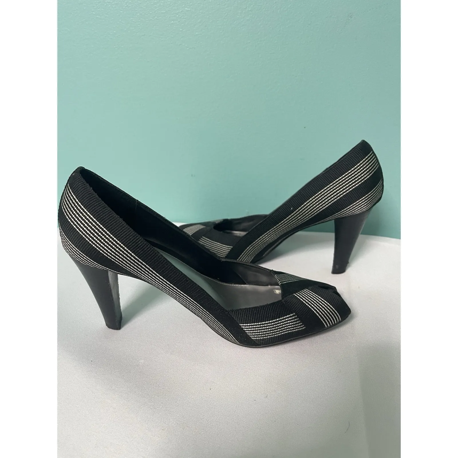 Nine West 2 Tone Black Gray Open Toe Pump‎ Size 8.5 S-622 - Image 7