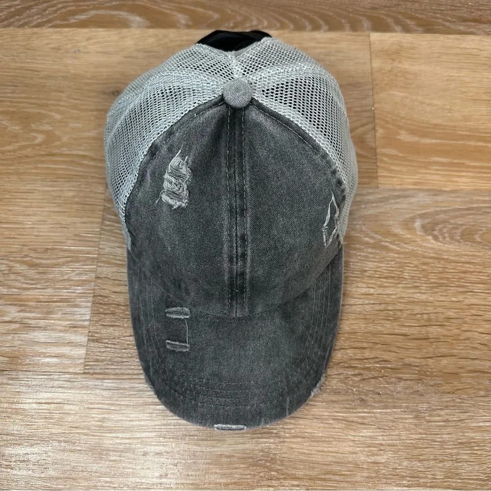 NWOT Women’s Gray Distressed Criss Cross Back Ponytail Hat Gray - Image 6