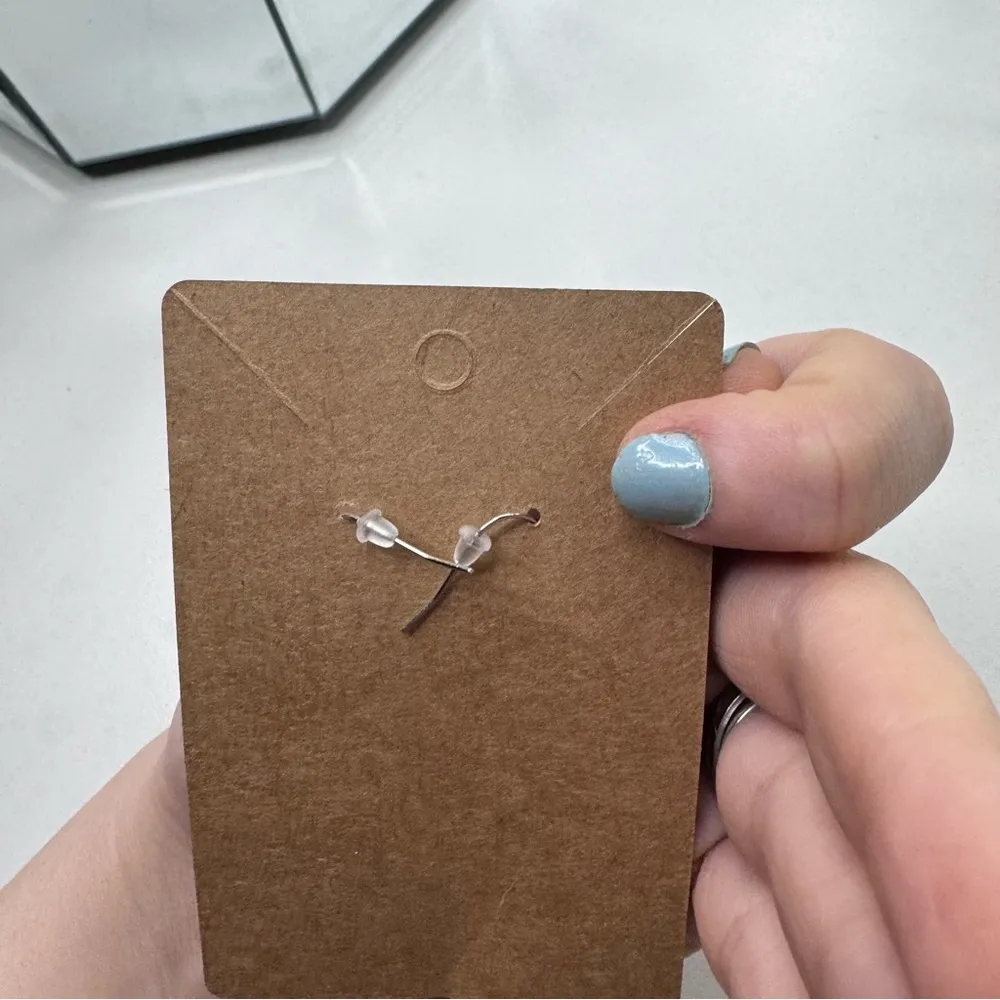 White kitty cat  earrings - Image 3