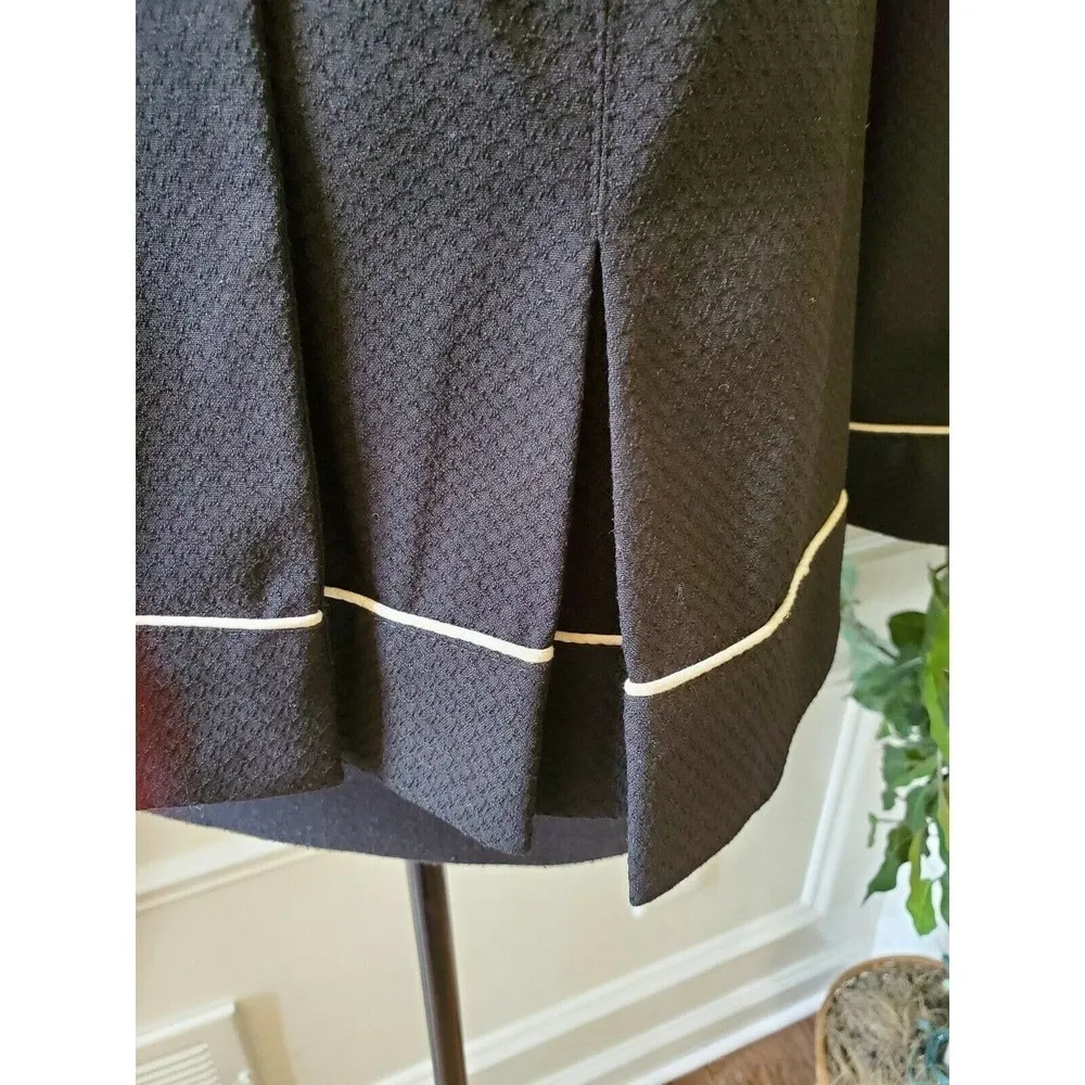 Sunny Leigh  Beige Lightweight Short Jacket, Size 6 - Image 3