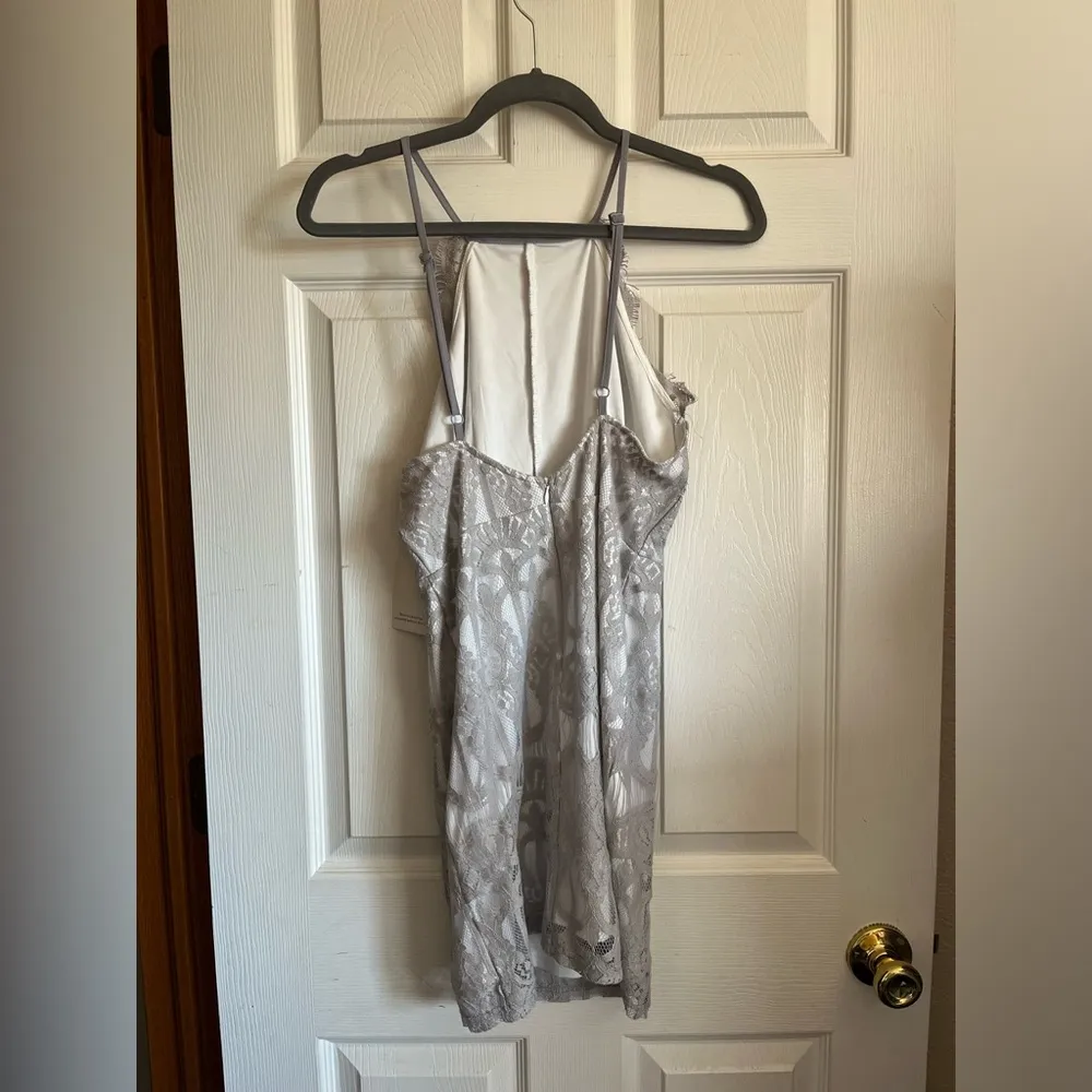 NWT TOBI Gray and white lace open back dress - Image 6