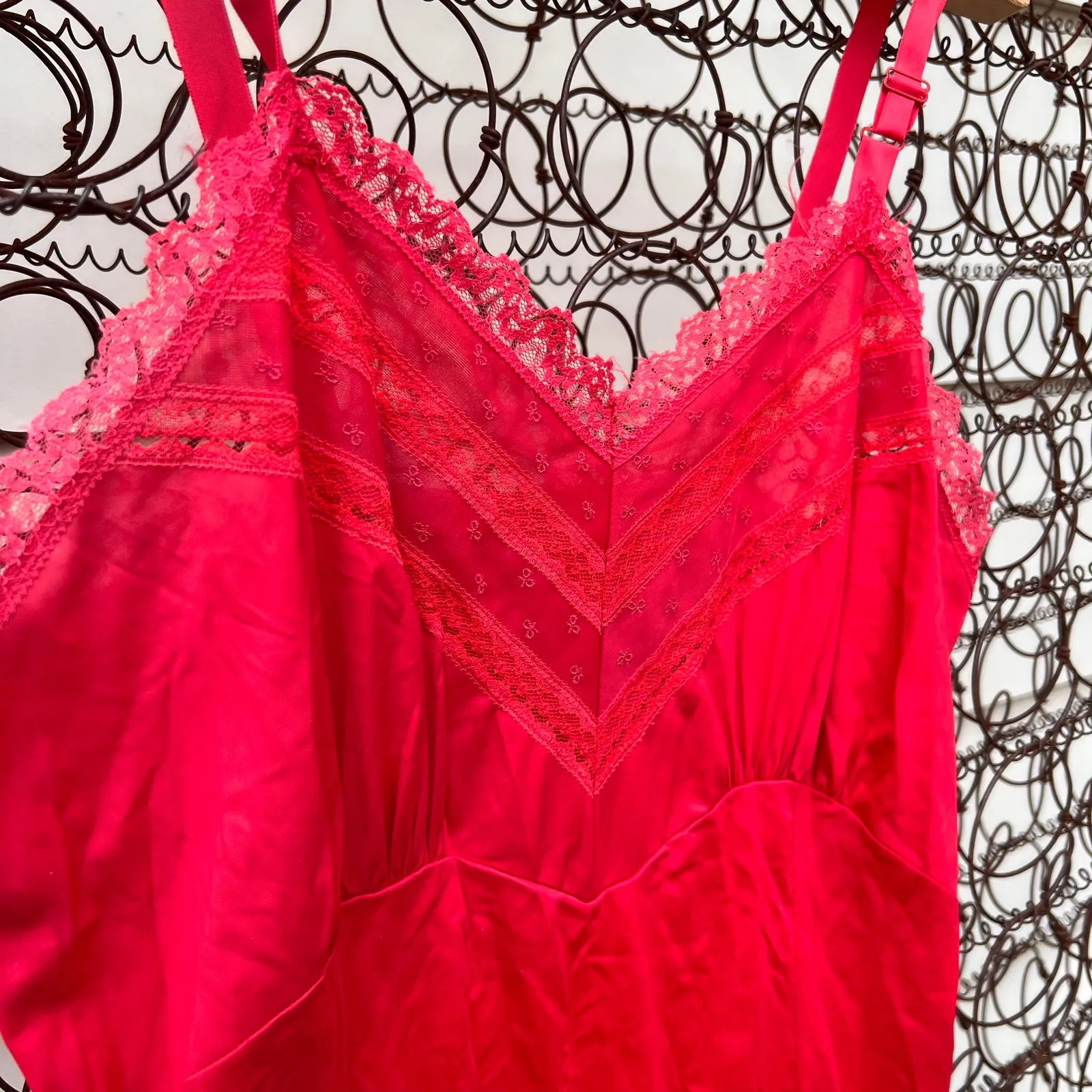 VTG 60s 70s Penny's Adonna red lace trim slip Concertina Crystal Pleat size 36 Size L - Image 2