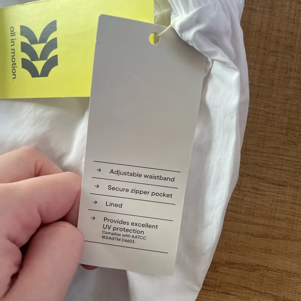 NWT All In Motion Athletic Shorts white Size medium UV protection zipper pocket - Image 8