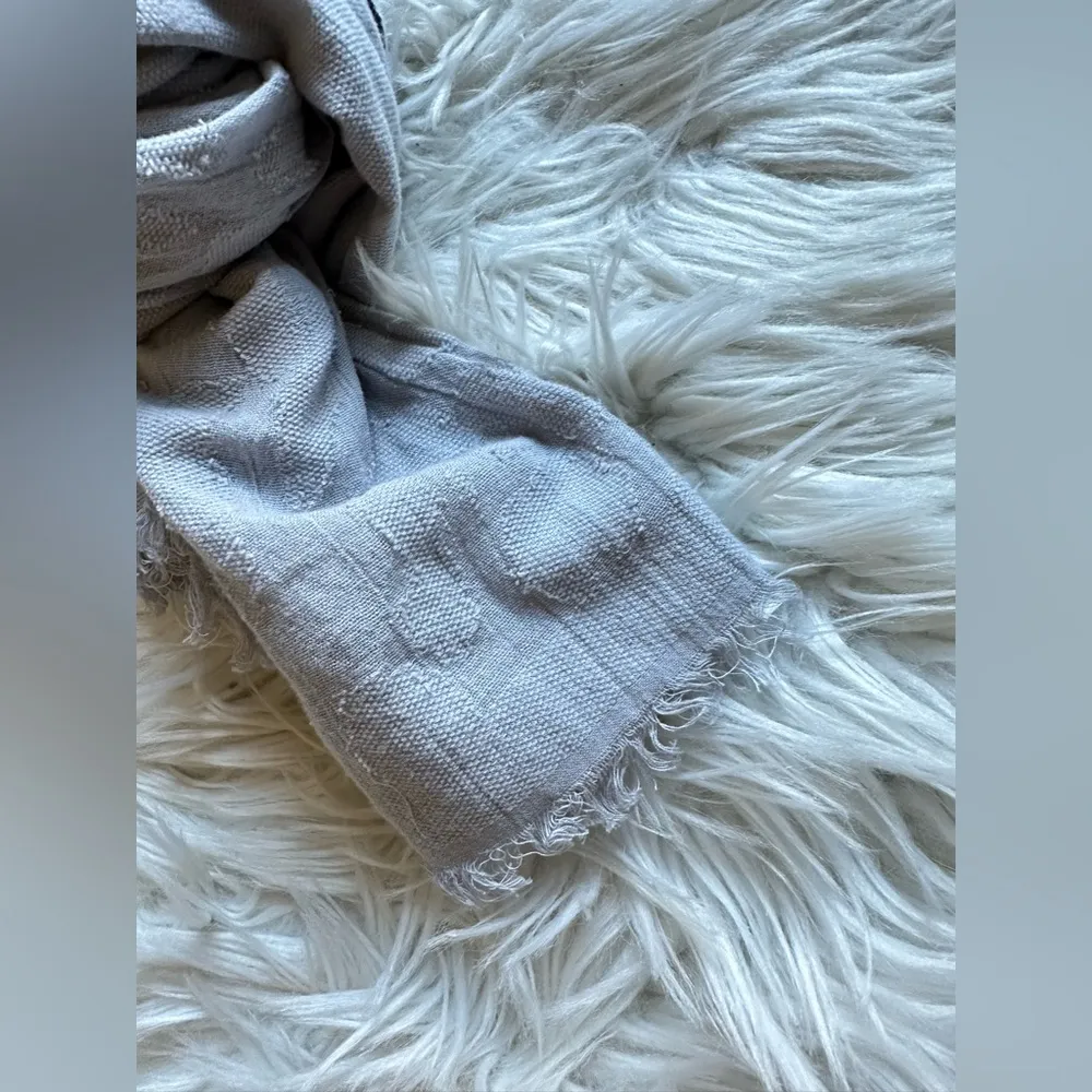 Banana Republic lightweight textured scarf - Image 2