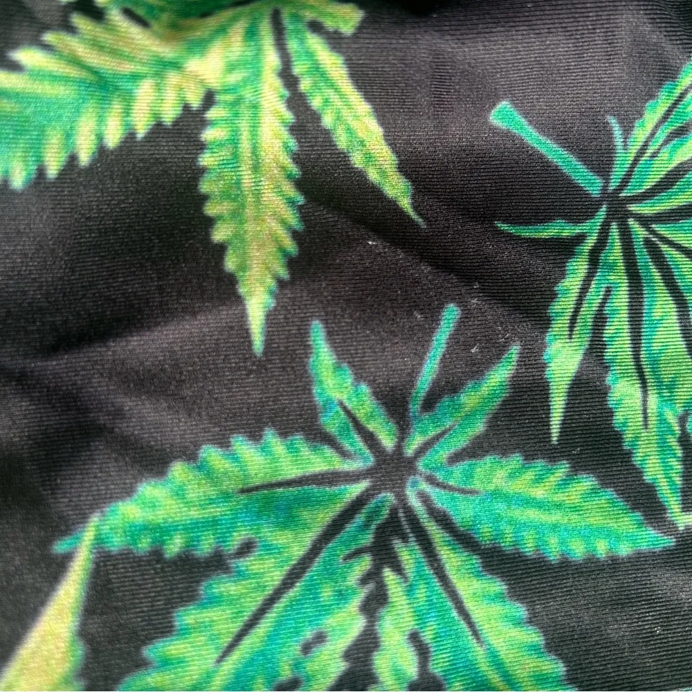 Weed skater skirt Small - Image 5