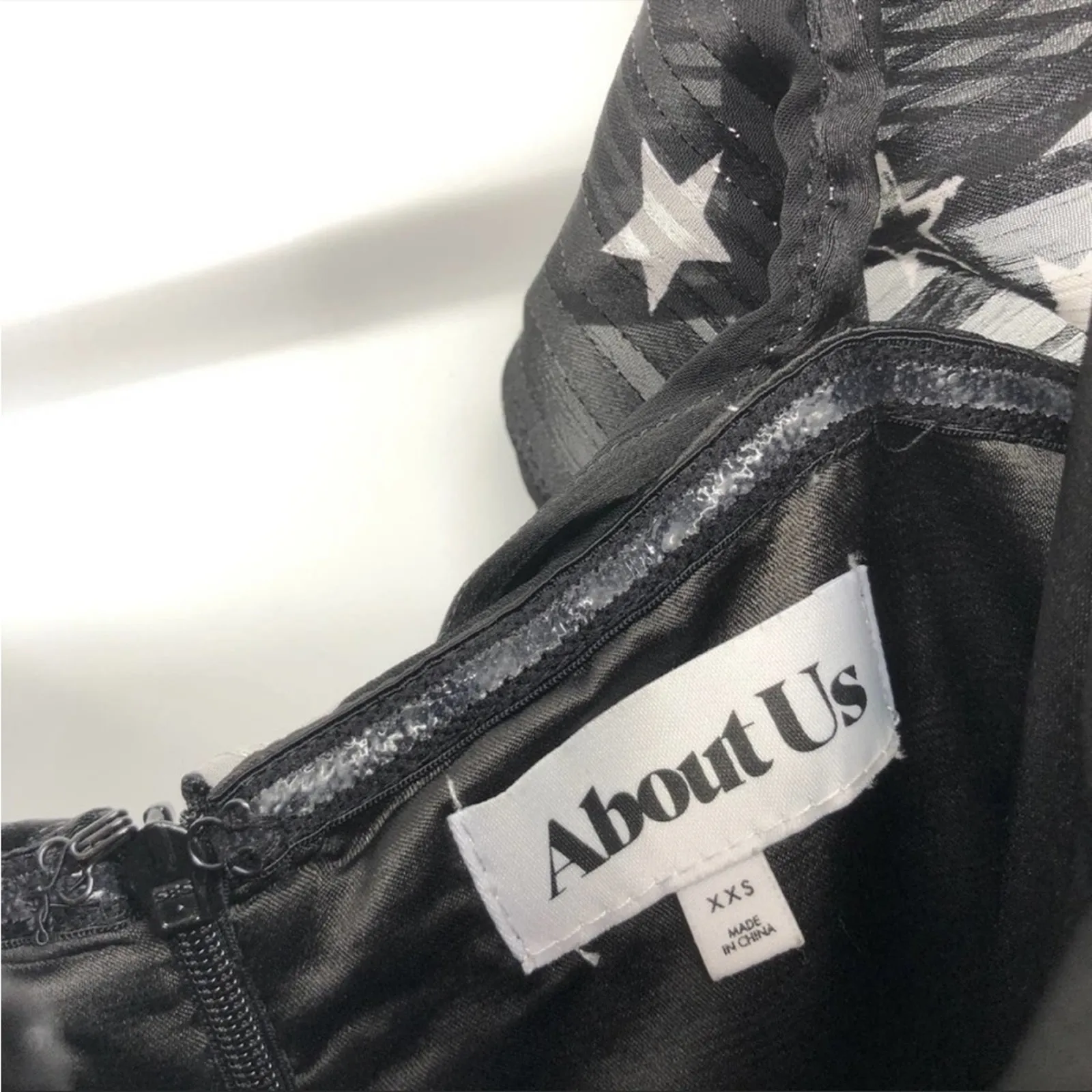 About Us Revolve Black Off Shoulder Silver Star Mini Dress Size XXS Deep V Neck - Image 5