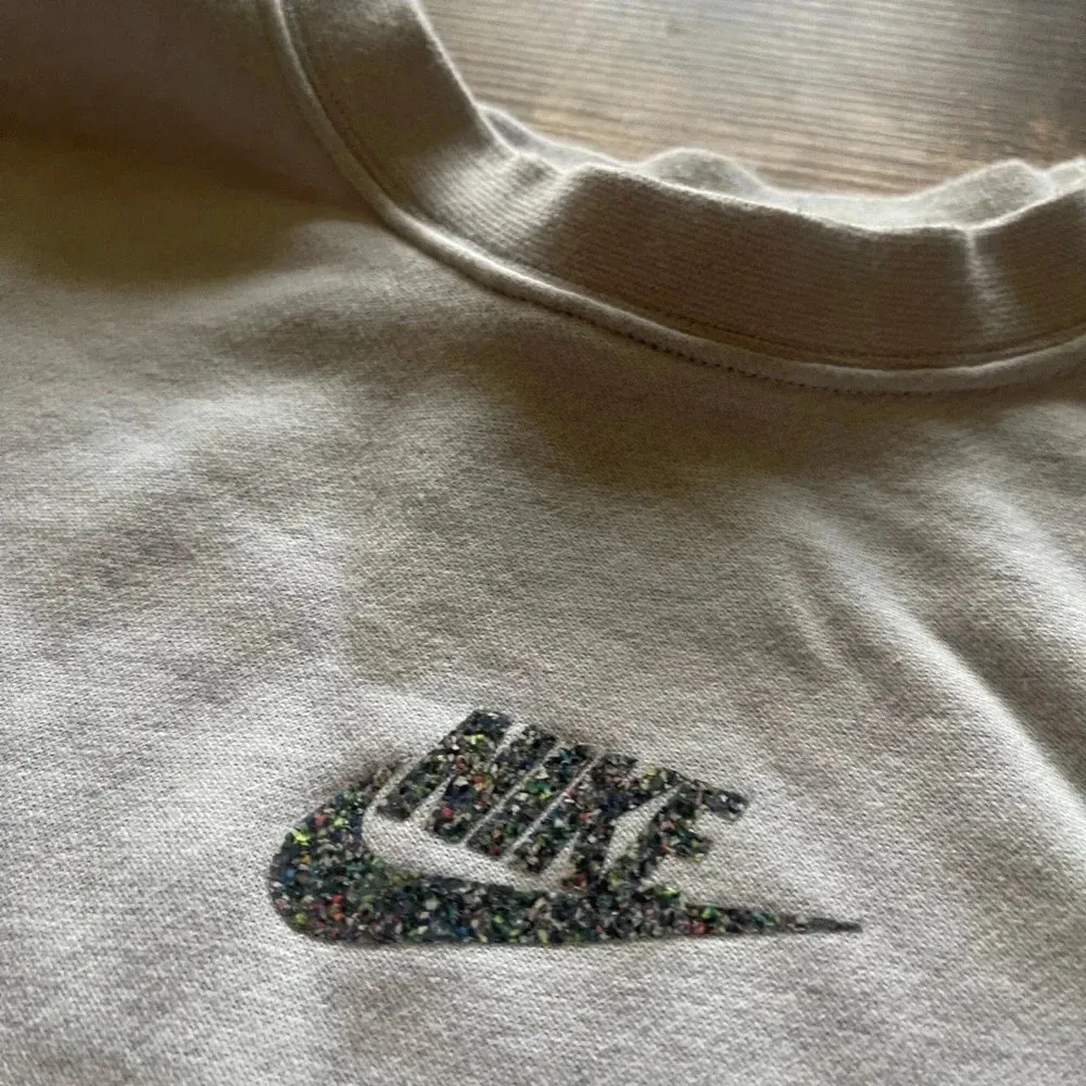 Nike light lilac purple slightly cropped sweatshirt - Image 3