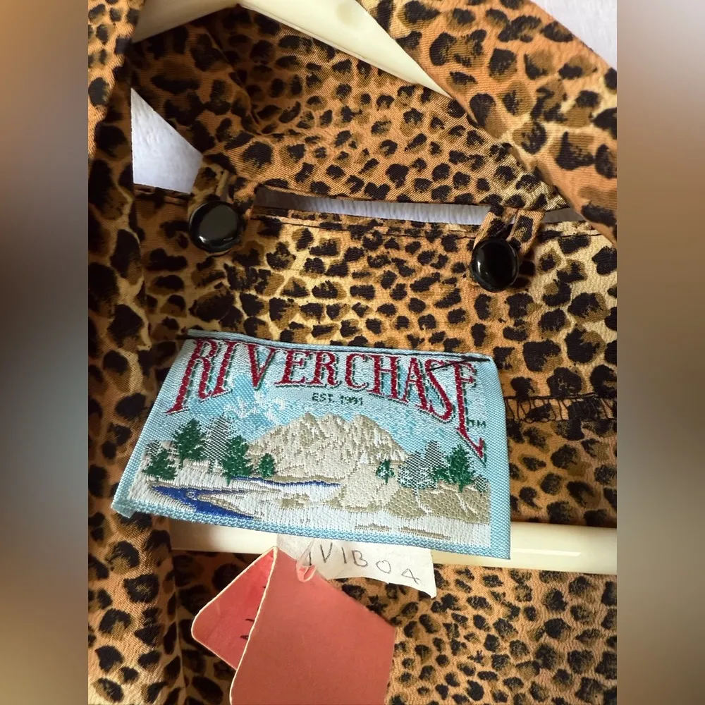 NWT VTG Riverchase size medium brown cheetah print top - Image 2