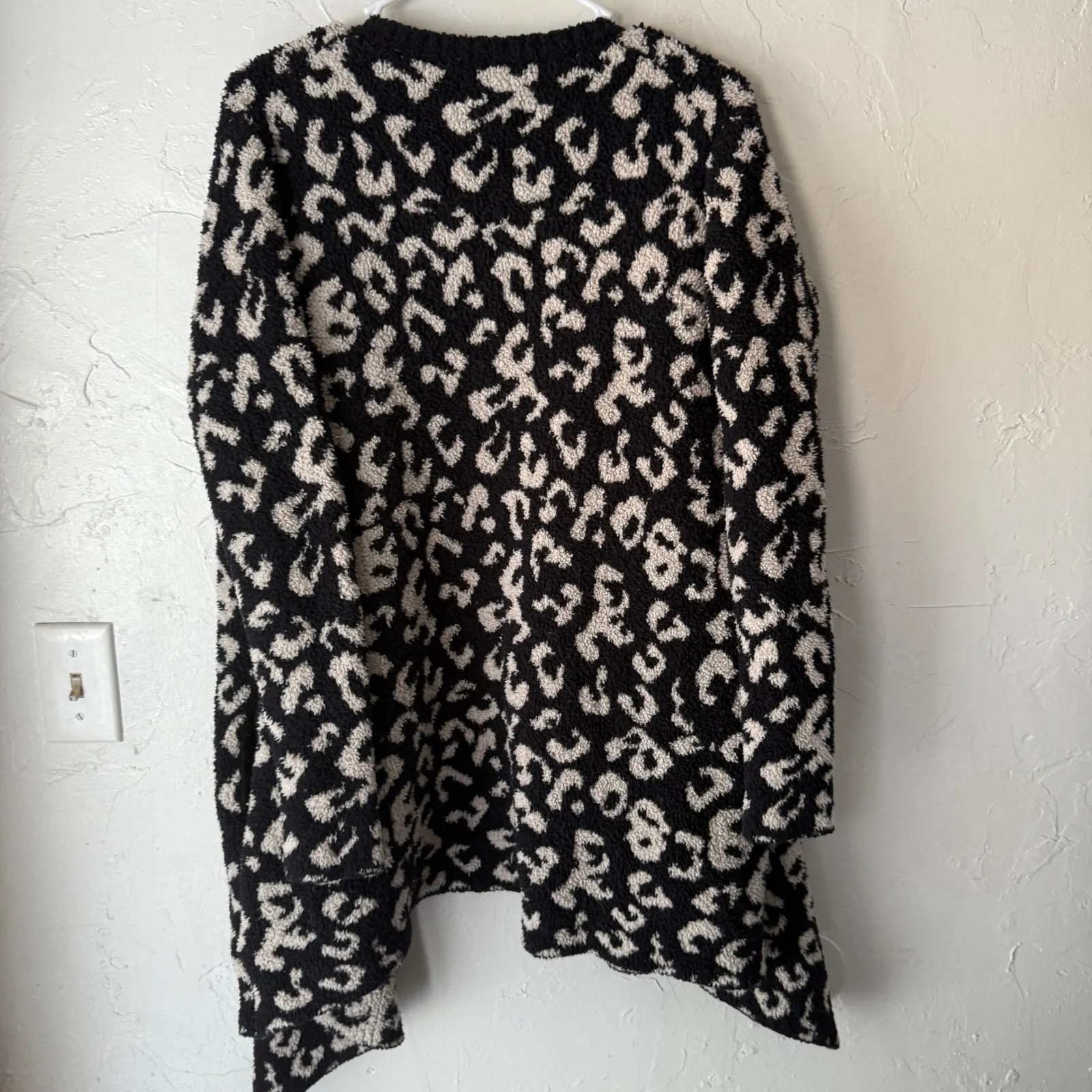 UGG Women Leopard Print Cozy Heavy Warm Cardigan Sweater Black Cream Size Small - Image 4