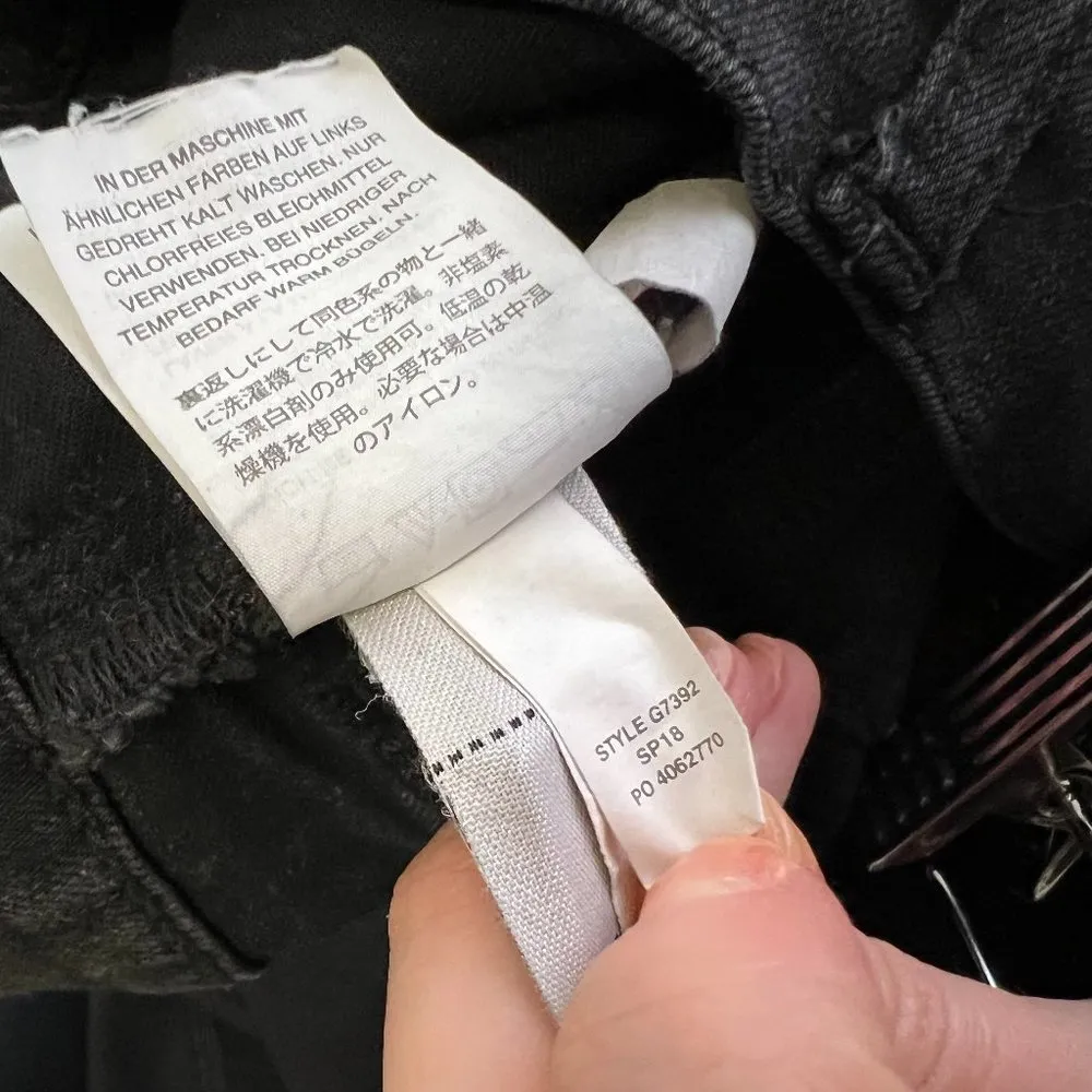 Madewell Roadtripper Jeans in Black/Washed Gray - Image 9