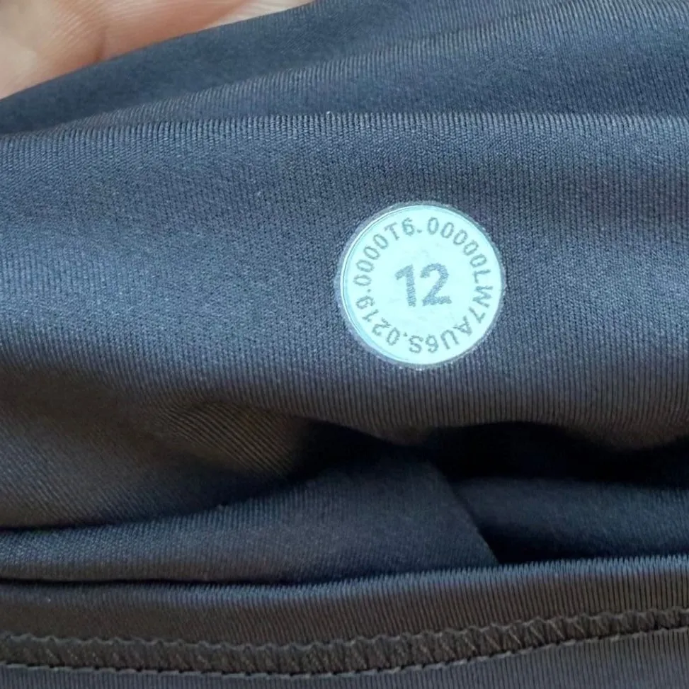 Lululemon Fast and Free High Rise 6 Inch Black Womens Size 12 Pockets Athletic - Image 3