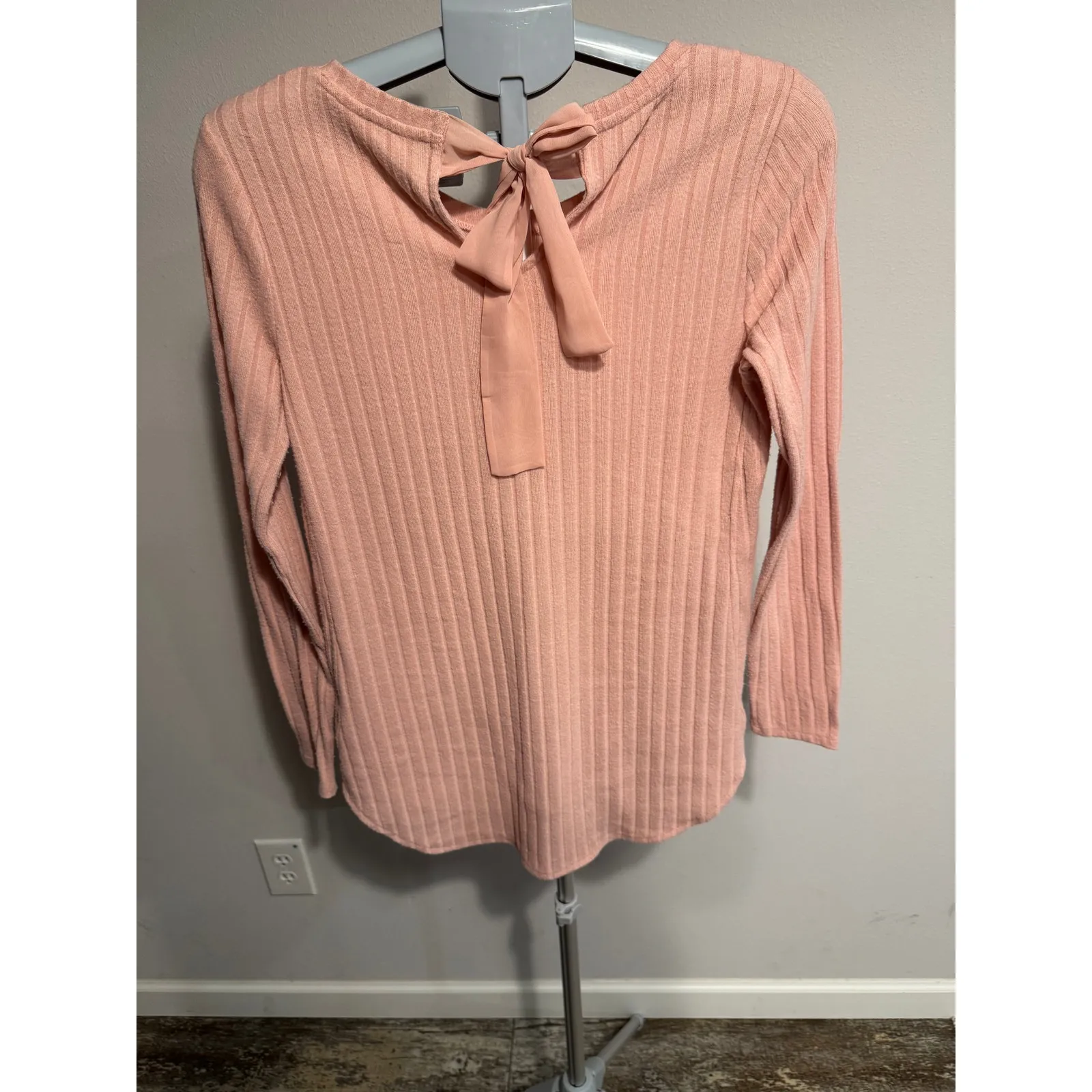 LAUREN CONRAD Pink Ladies Top size small. - Image 2