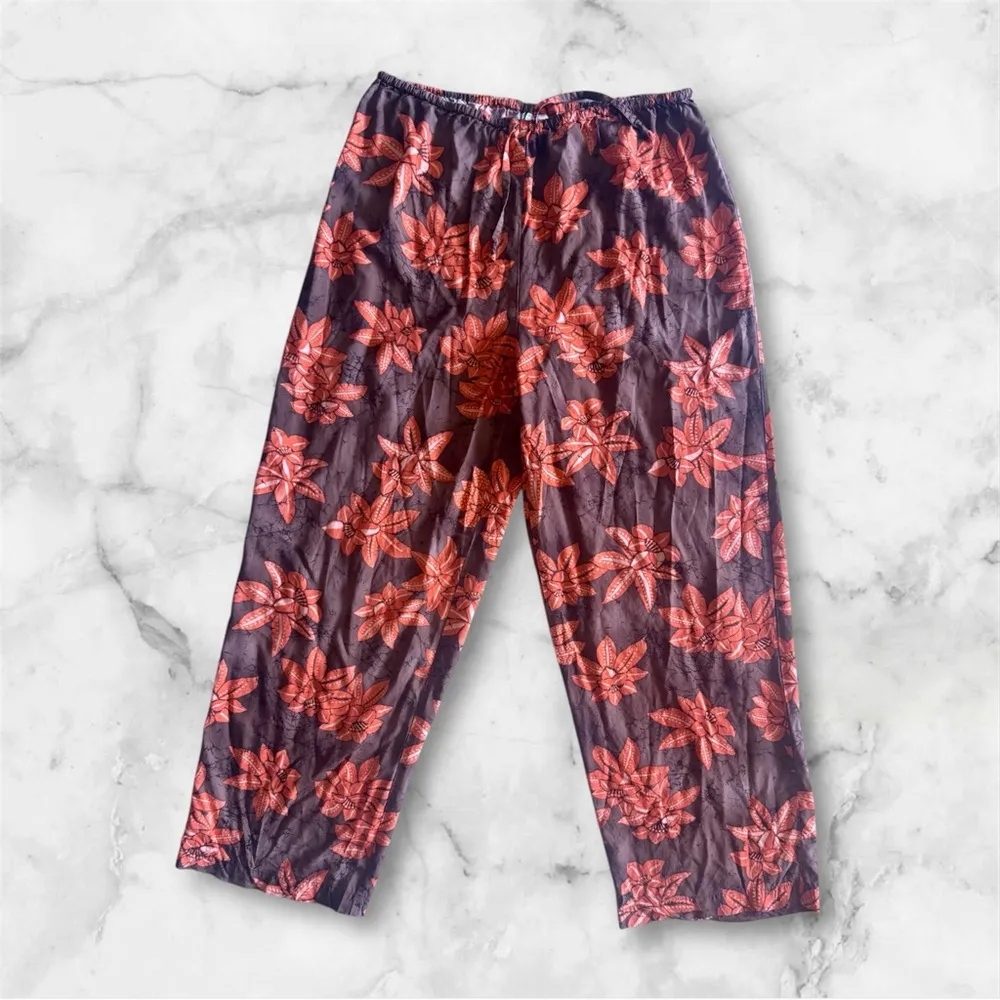 Victoria's Secret Black and Orange Casual Pants with Floral Design - Image 2