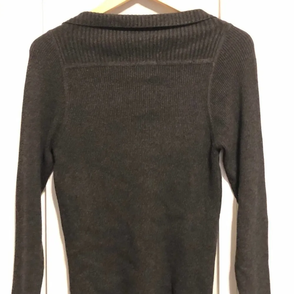 CYNTHIA STEFFE Charcoal Embellished Sweater Large - Image 9