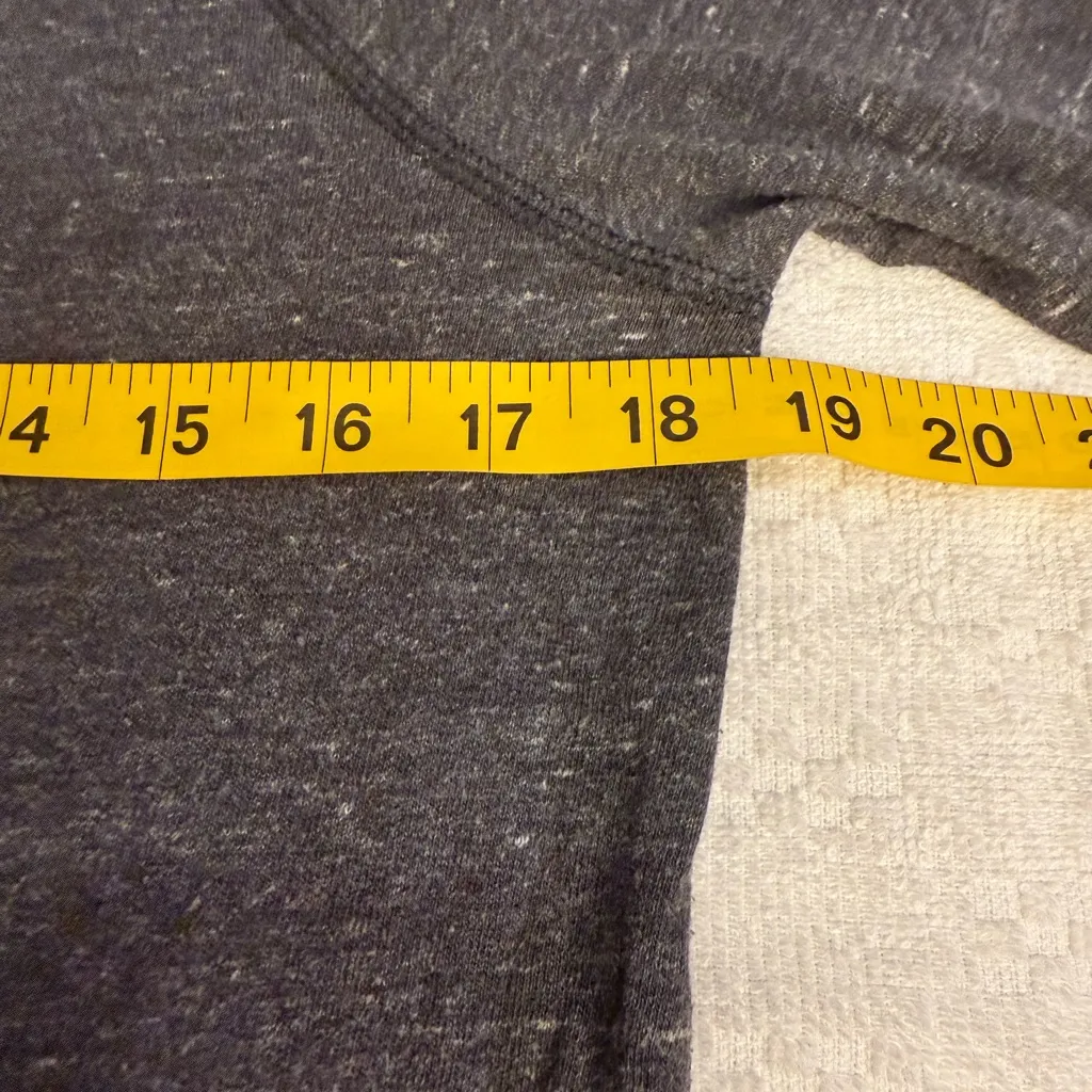Nike  Gray Clothing Tag - Image 5