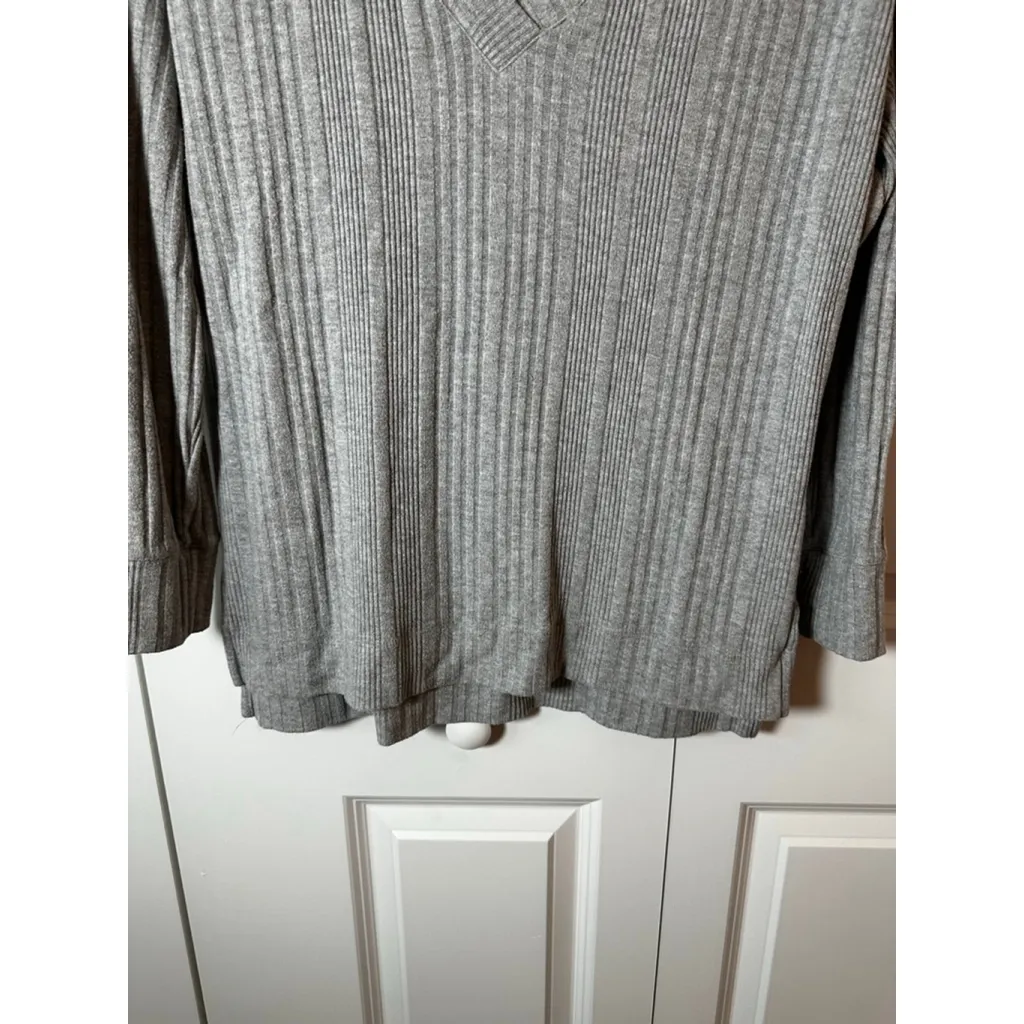 Andrew Marc Gray Ribbed V-Neck Sweater S - Image 3