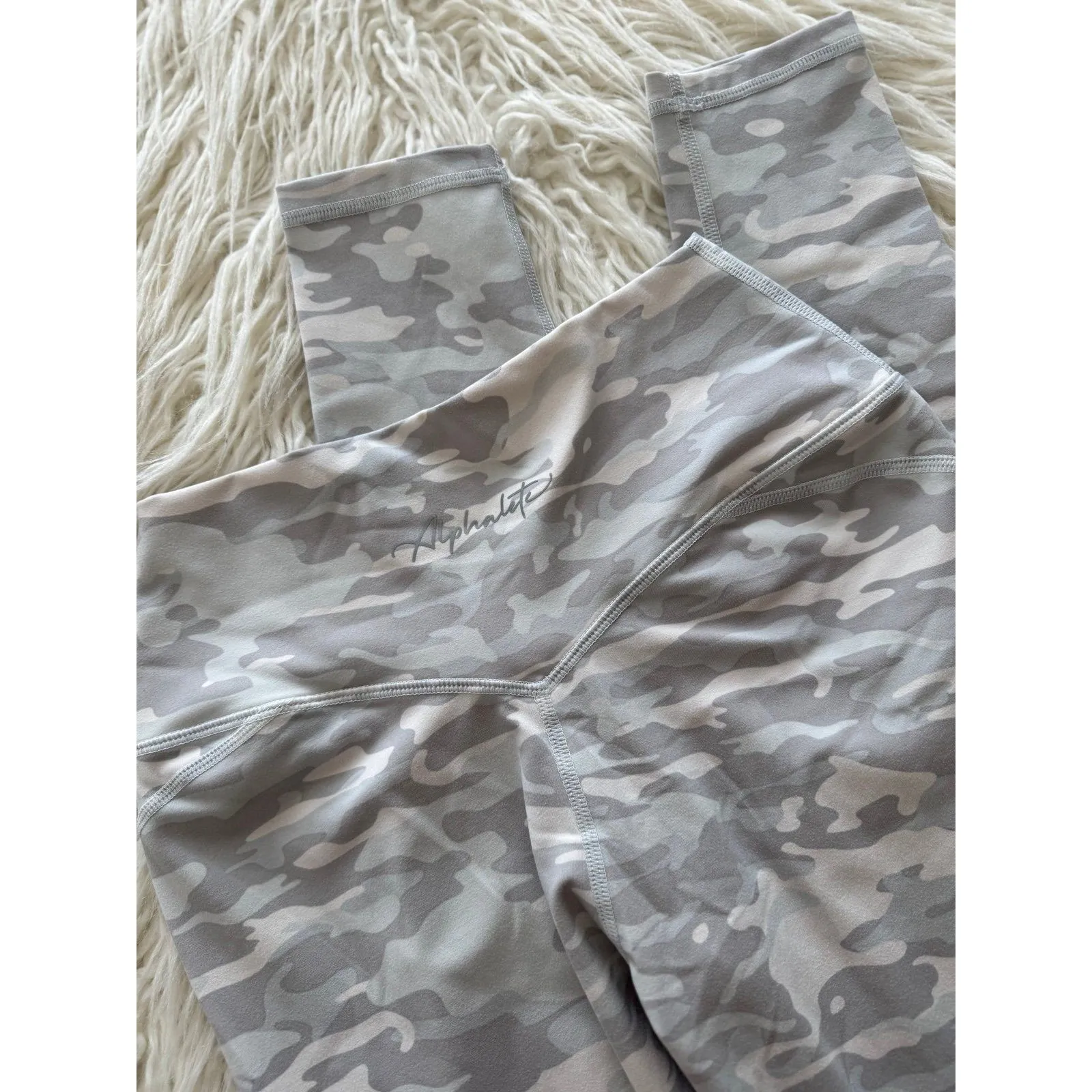 Alphalete Surface Power Leggings White Camo Size Small - Image 8