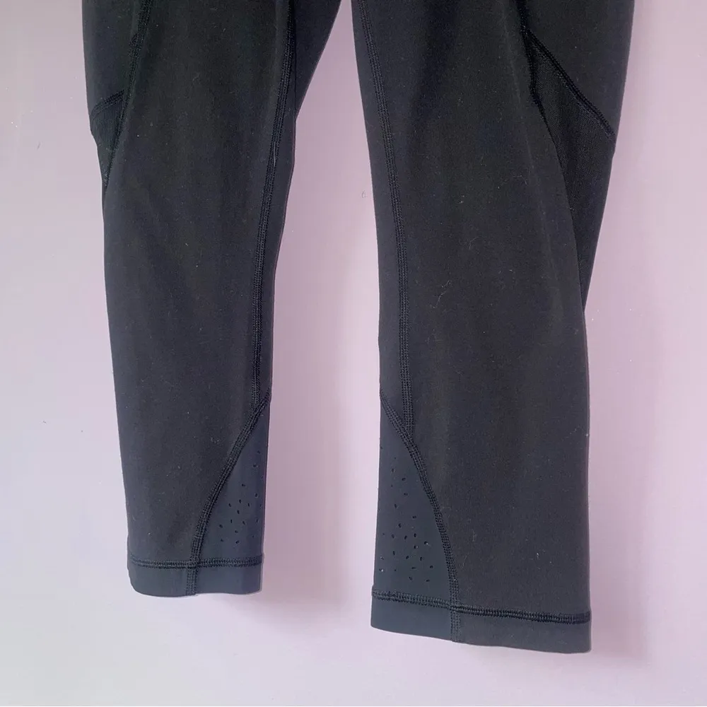 Lululemon Size 6 Black Cropped Leggings Mesh Cutouts Athleisure Gym - Image 3