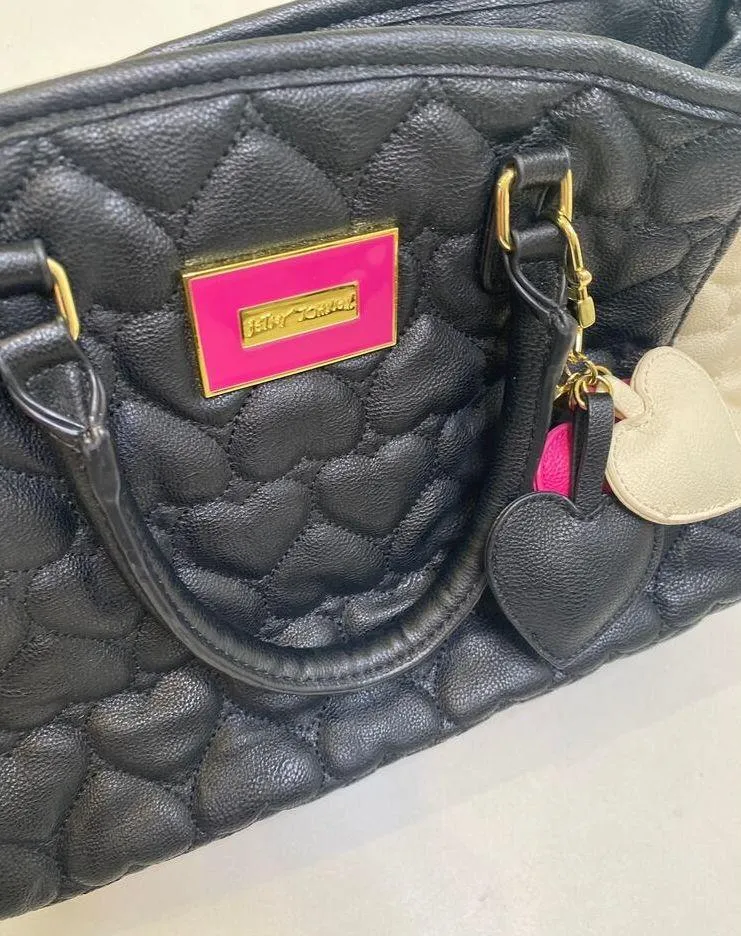 Betsey Johnson Cream & Black Heart Quilted Hearts Crossbody Bag EUC Medium Size - Image 2