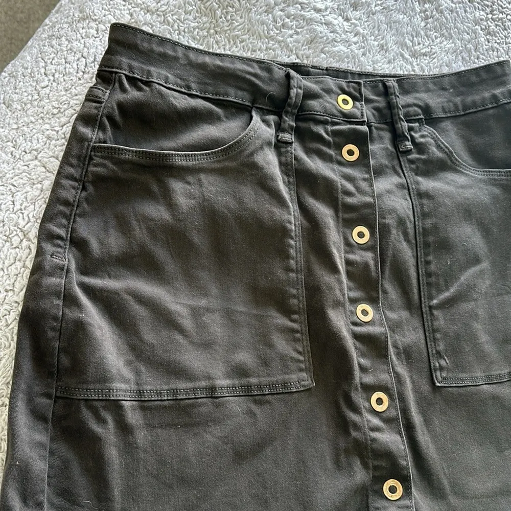 Good American Size 10/30 A-Line Button Front Mini Skirt Dark Olive Green Denim - Image 2