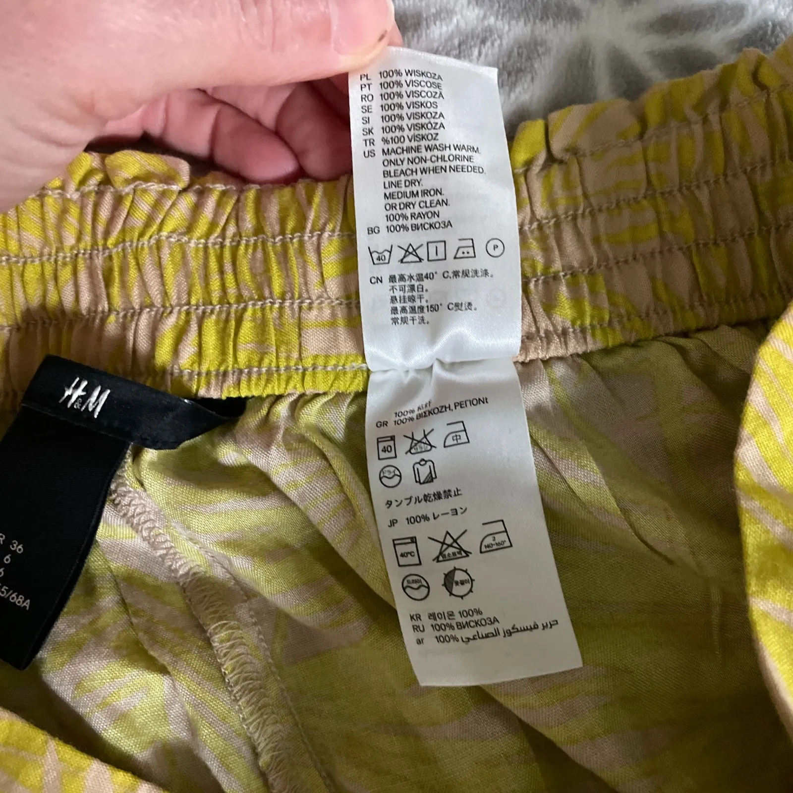 H&M Elastic Waist Shorts sz 6 Yellow Tan Palm Leaf Print Comfy Loungewear Beach - Image 7