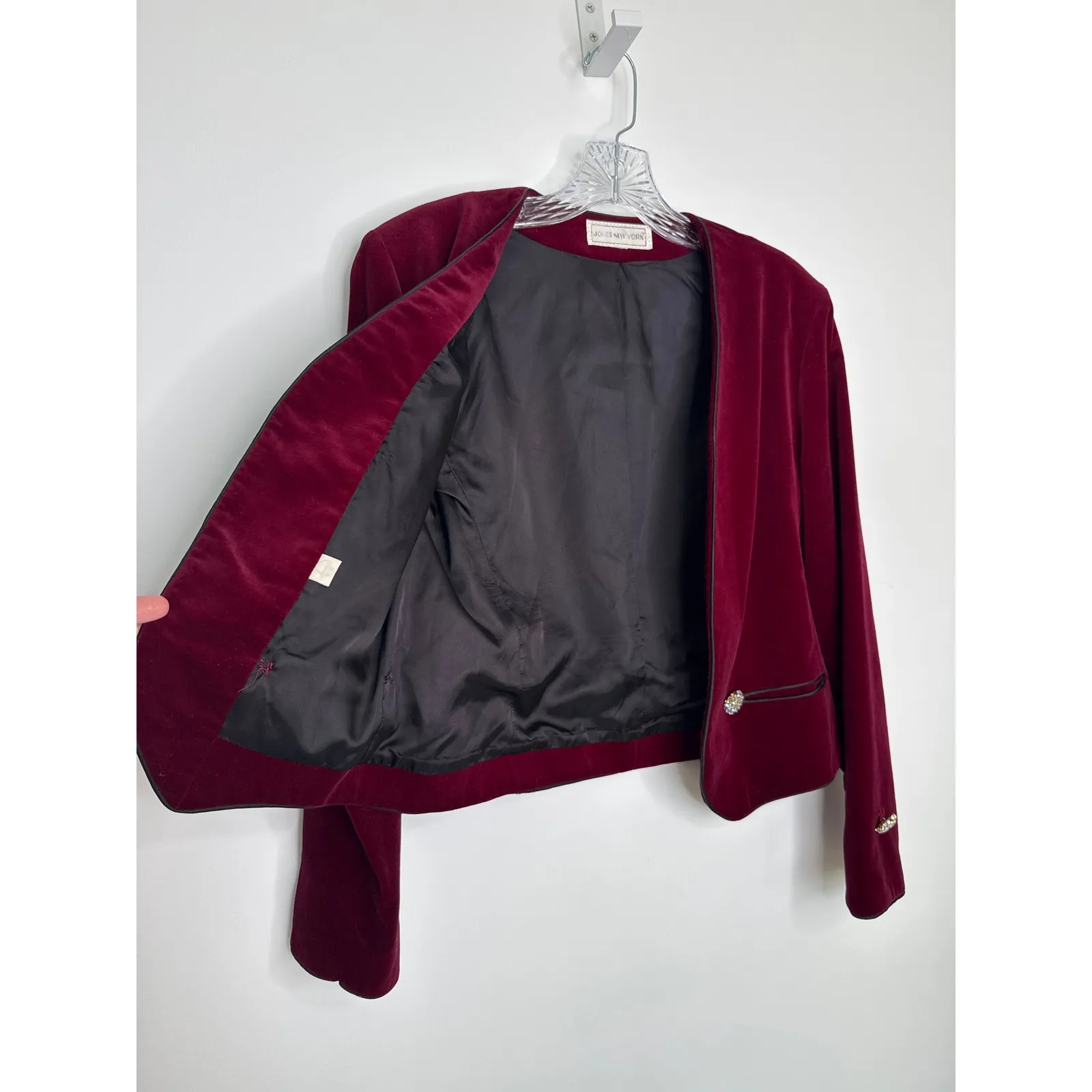 Vintage Jones New York Burgundy Velvet crop open front Blazer Jeweled Button Med - Image 10
