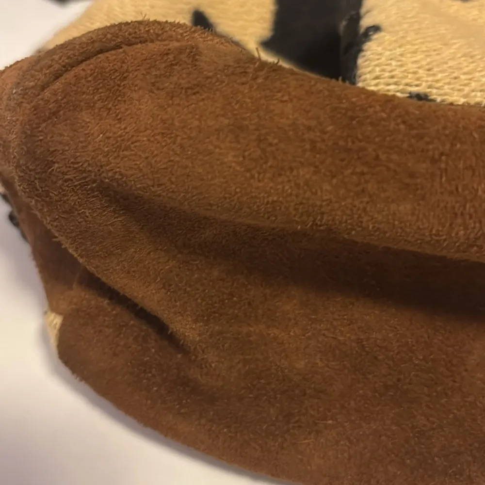 EASTERN MOUNTAIN SPORTS BACK PACK
BROWN SUEDE WITH TAN AND BLACK THICK CLOTH - Image 5