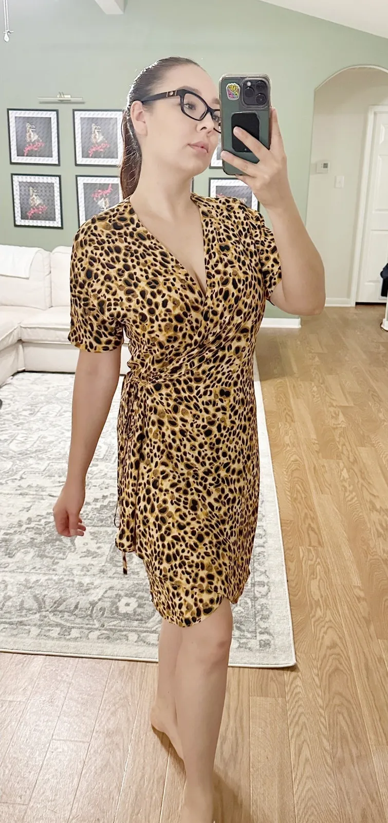 Aritzia Babaton Wallace Short Sleeve Wrap Dress V-neck Animal Print Size Small - Image 1