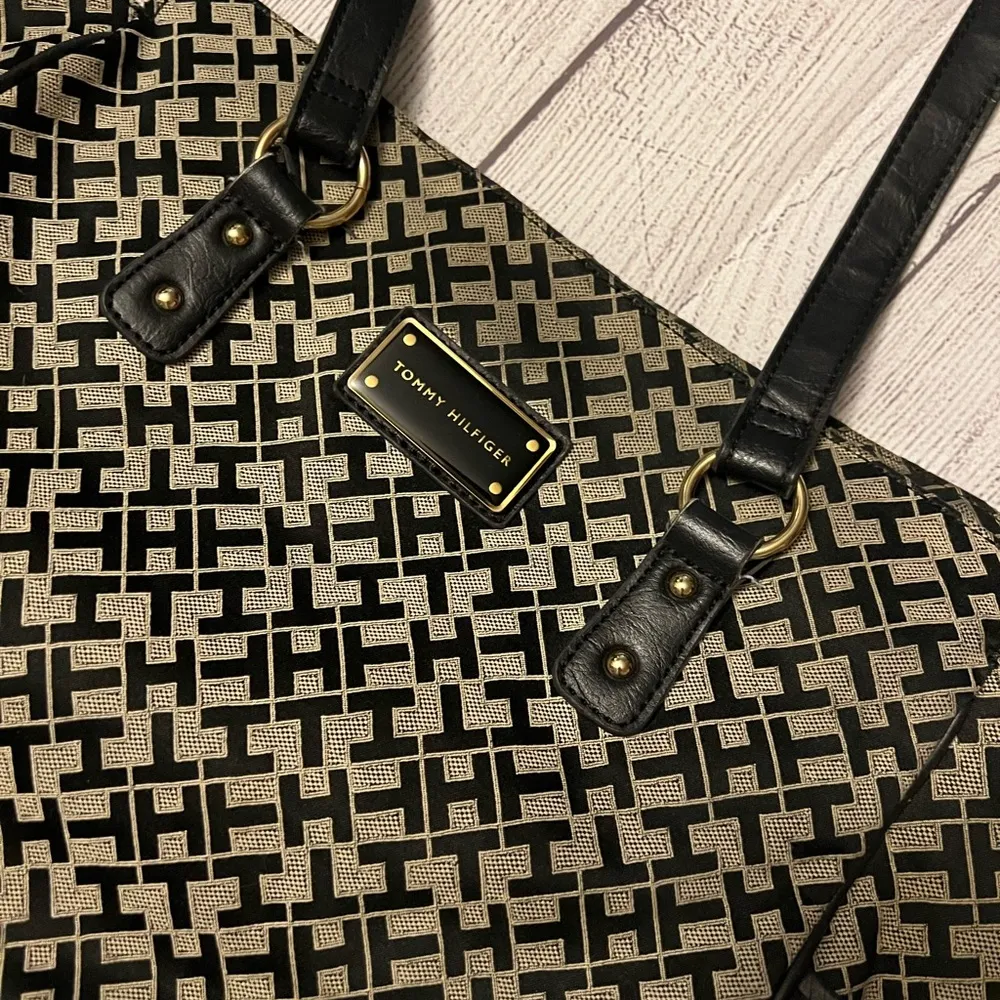 Tommy hilfiger purse - Image 4